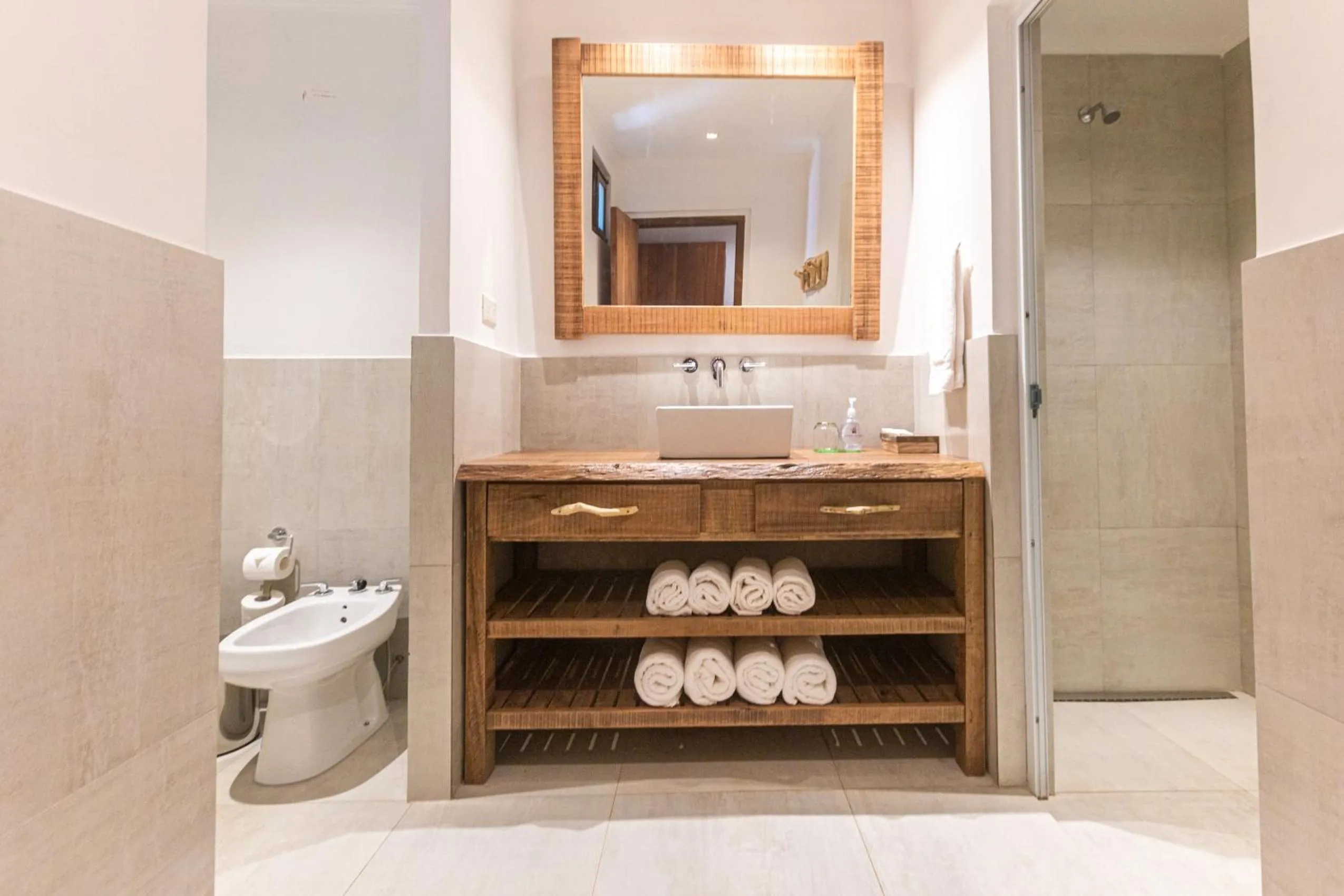 Shower in La Aldea De La Selva Lodge