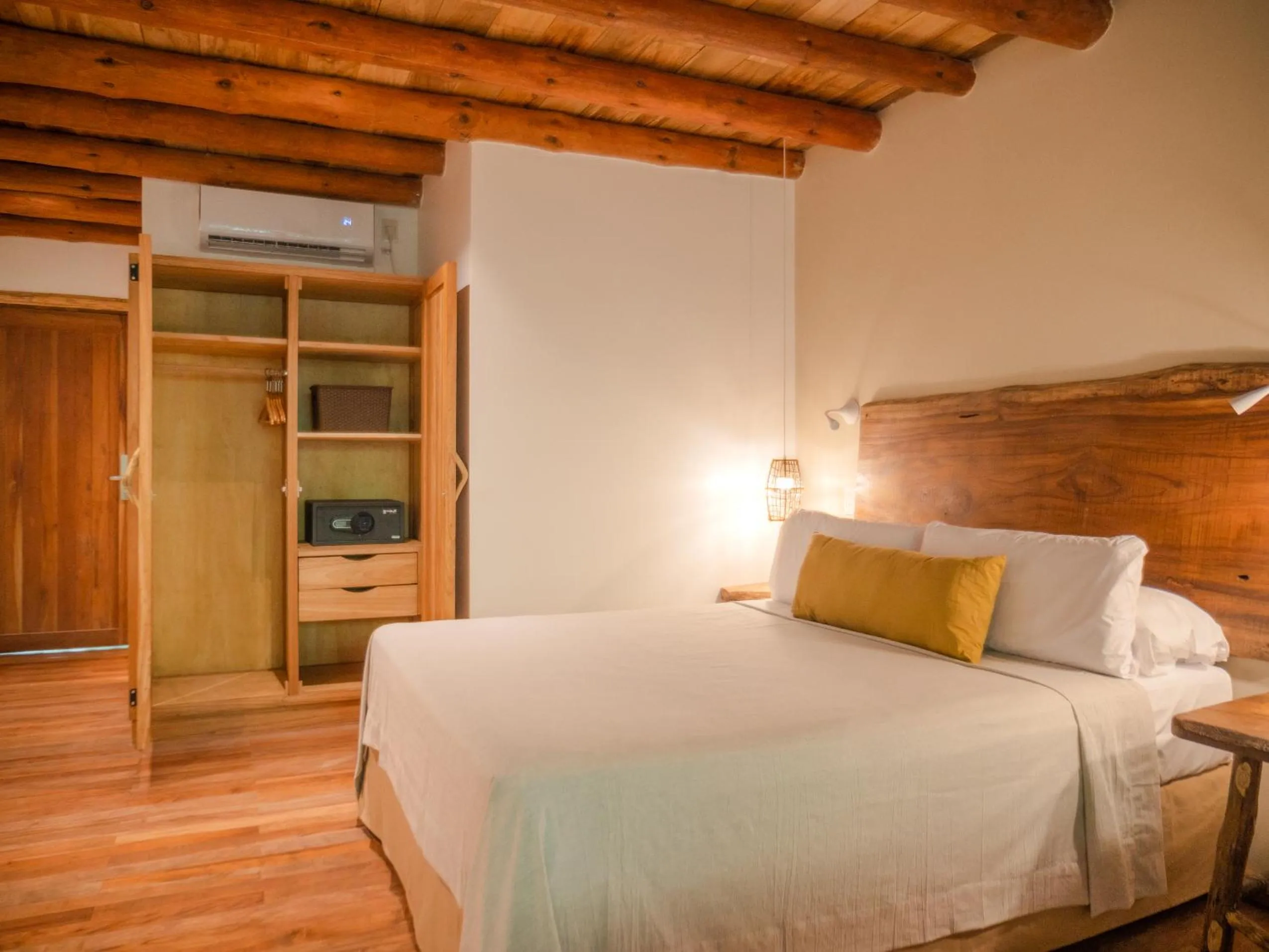 Bed in La Aldea De La Selva Lodge