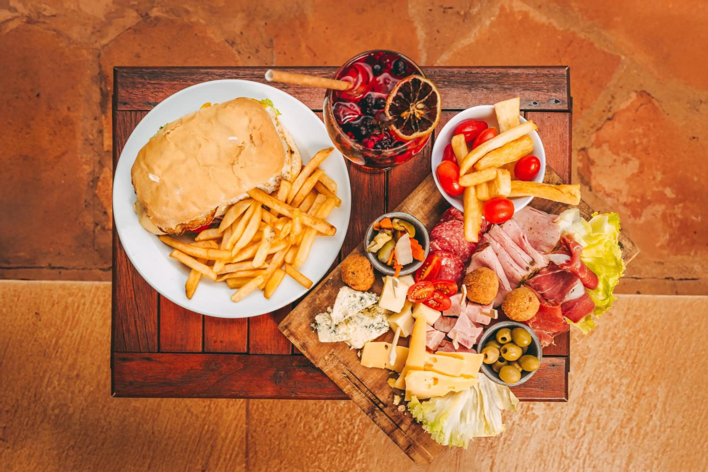 Food and drinks in La Aldea De La Selva Lodge