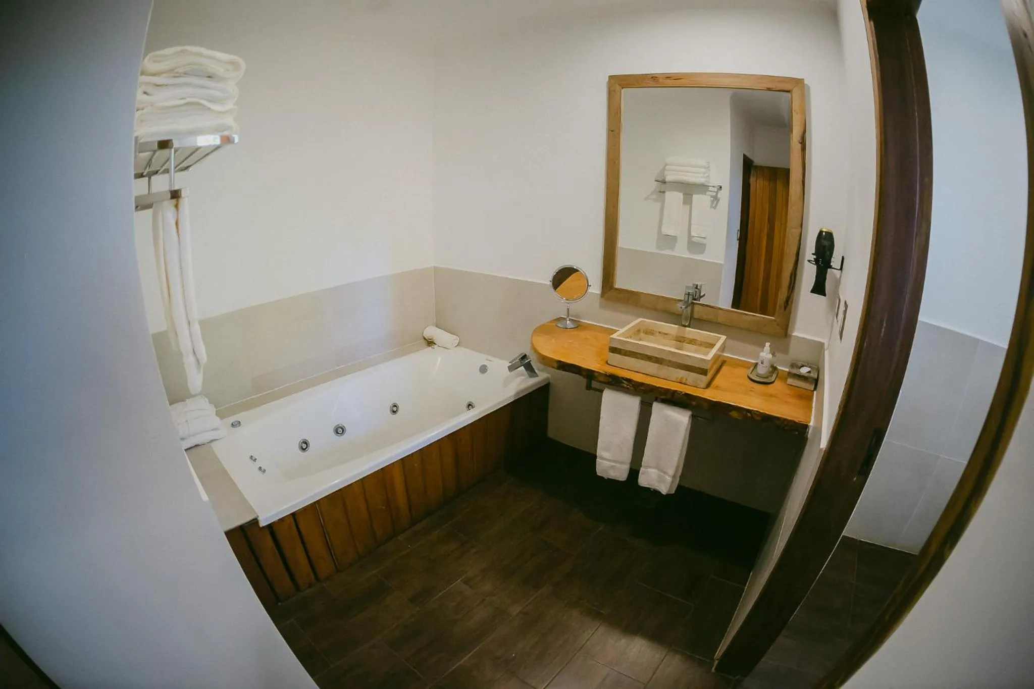 Hot Tub in La Aldea De La Selva Lodge