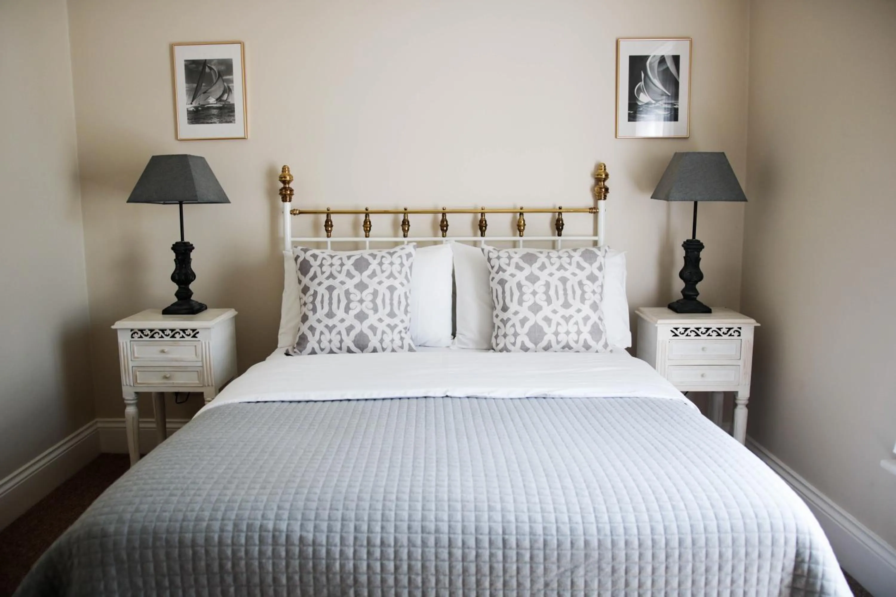 Photo of the whole room in Little Manor