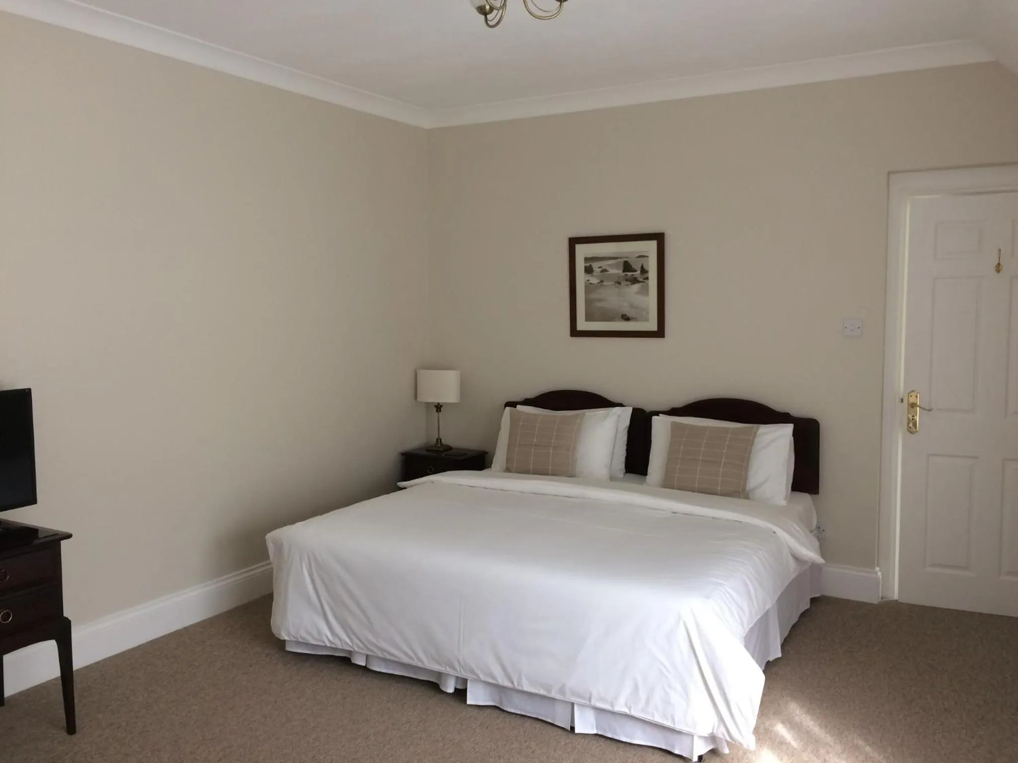 Photo of the whole room in Little Manor