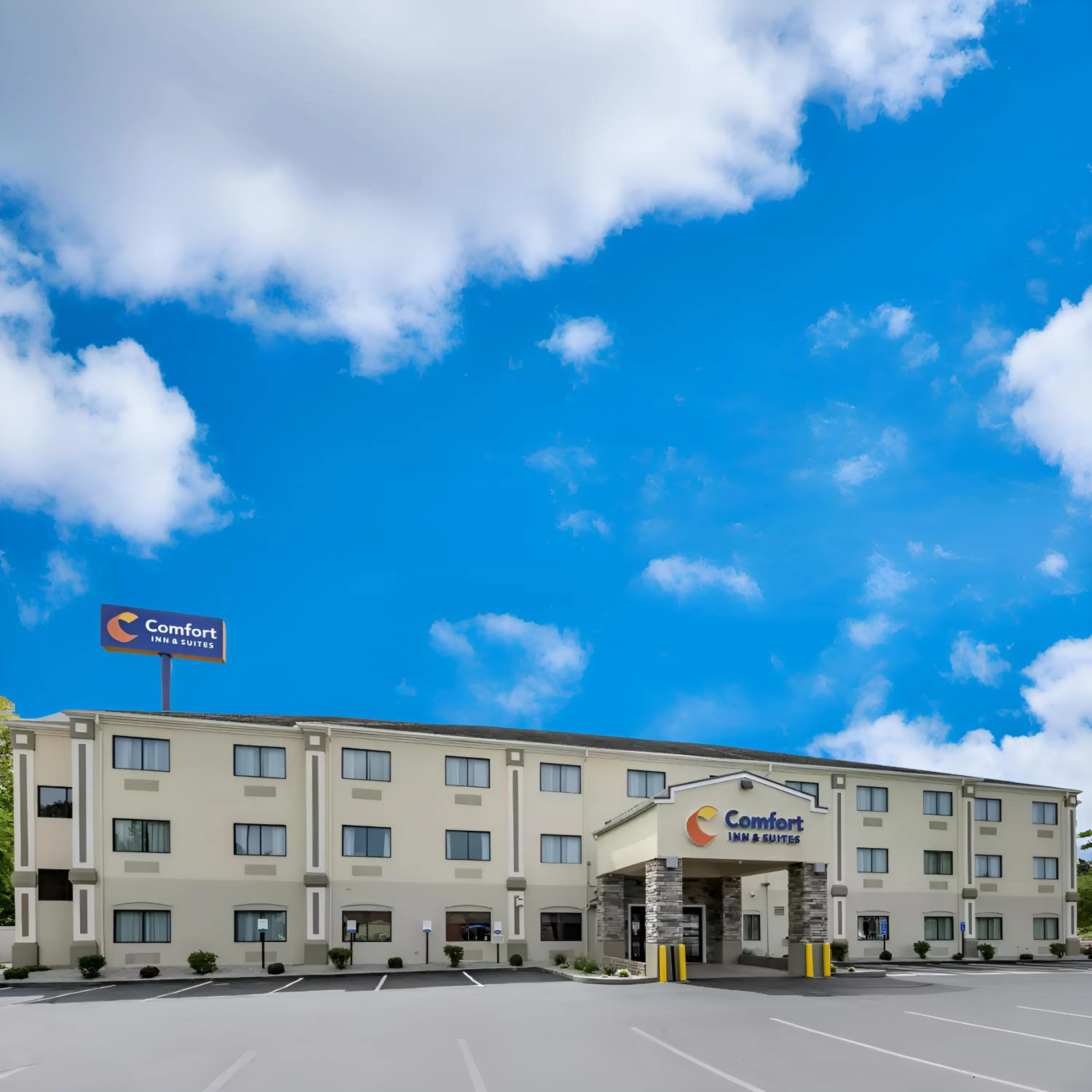 Property building in Comfort Inn & Suites Middletown - Franklin