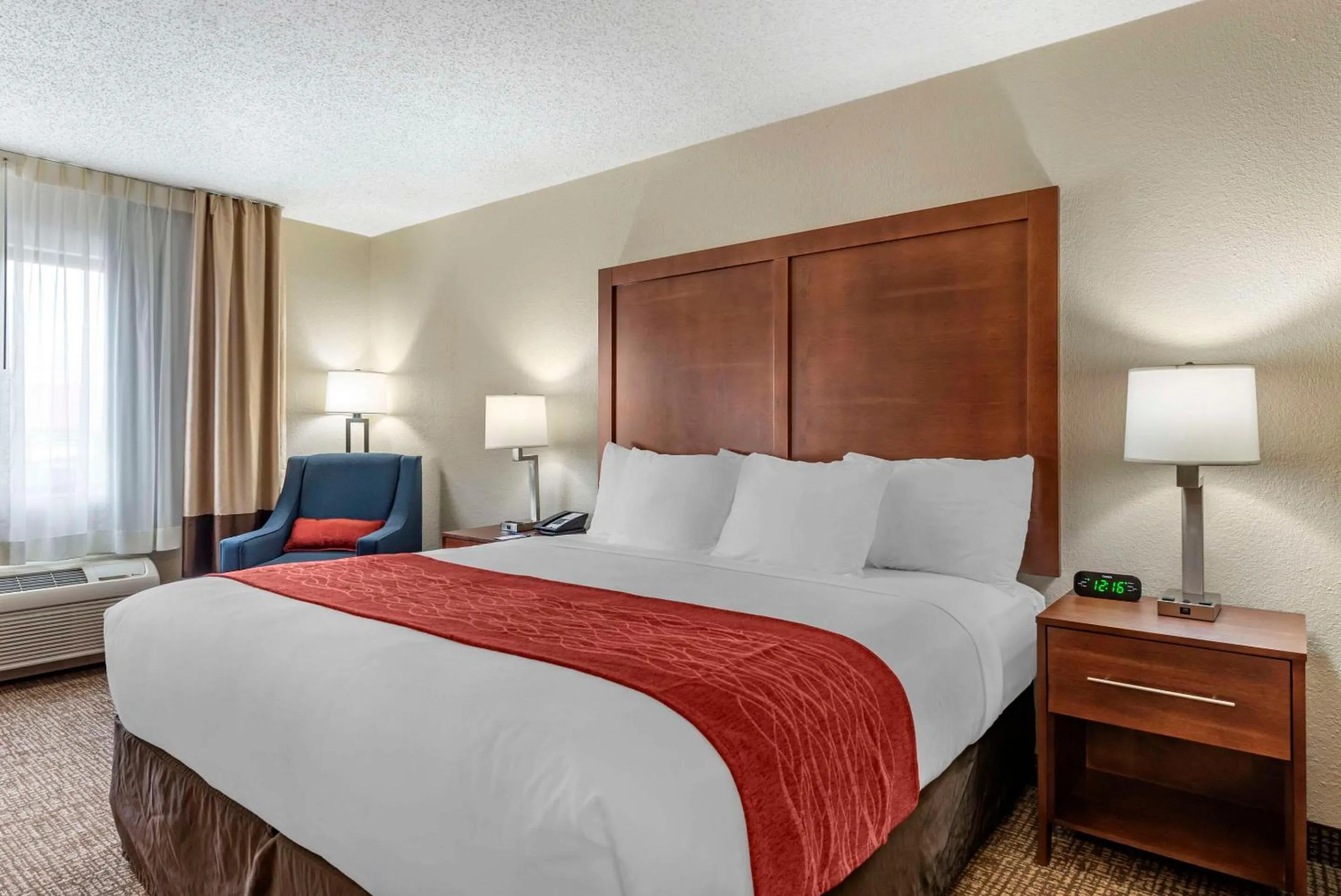 Bedroom, Bed in Comfort Inn & Suites Middletown - Franklin