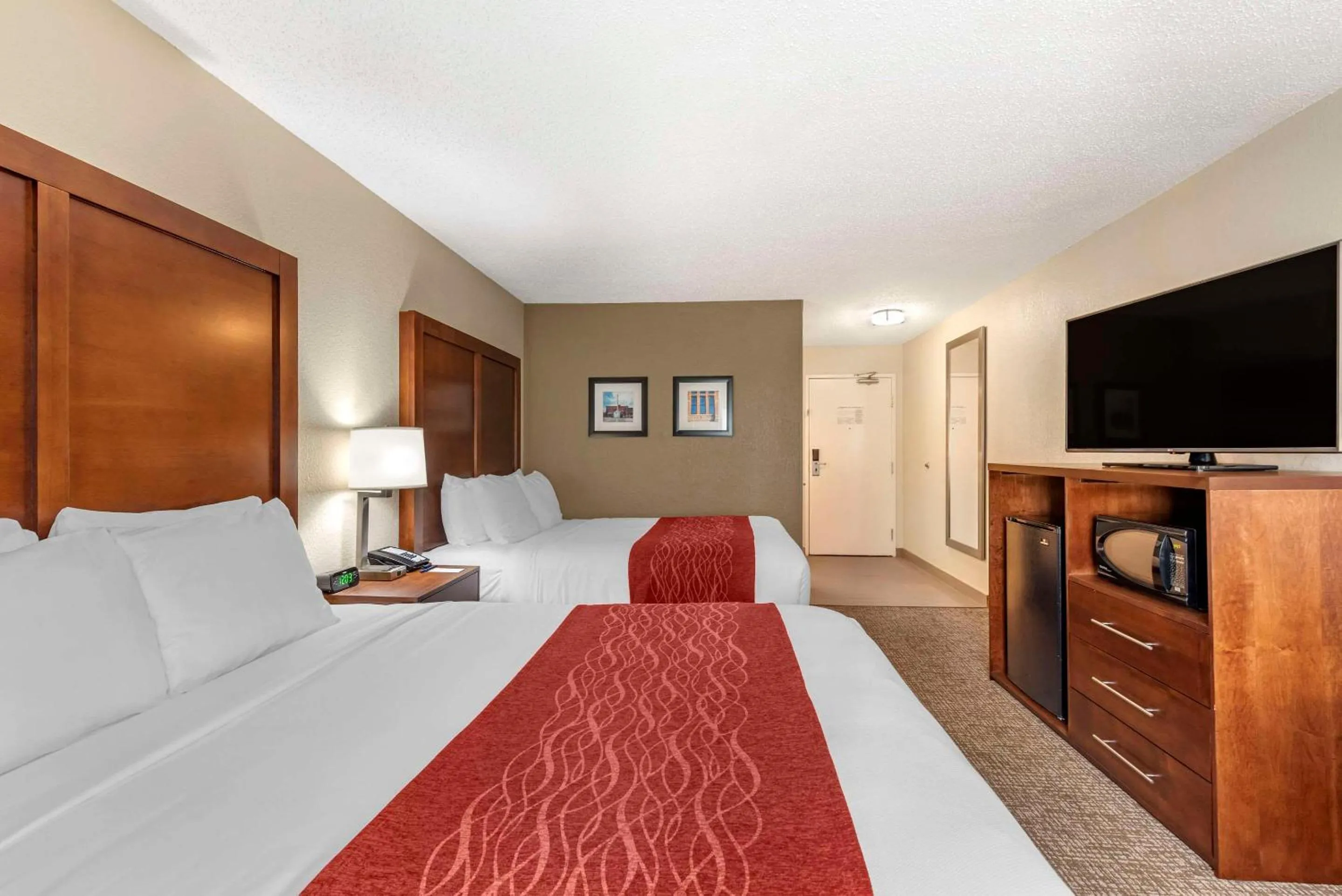 Bedroom, Bed in Comfort Inn & Suites Middletown - Franklin