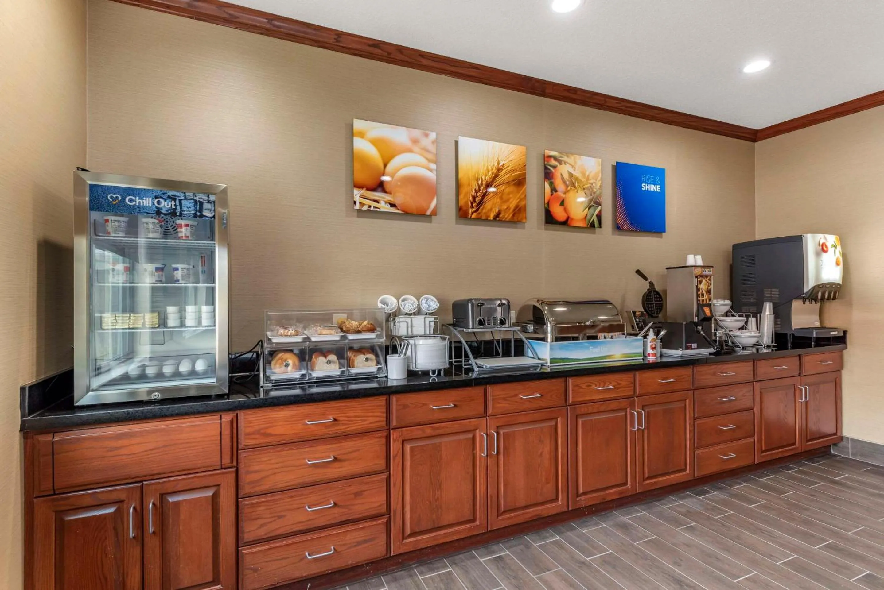 Breakfast in Comfort Inn & Suites Middletown - Franklin