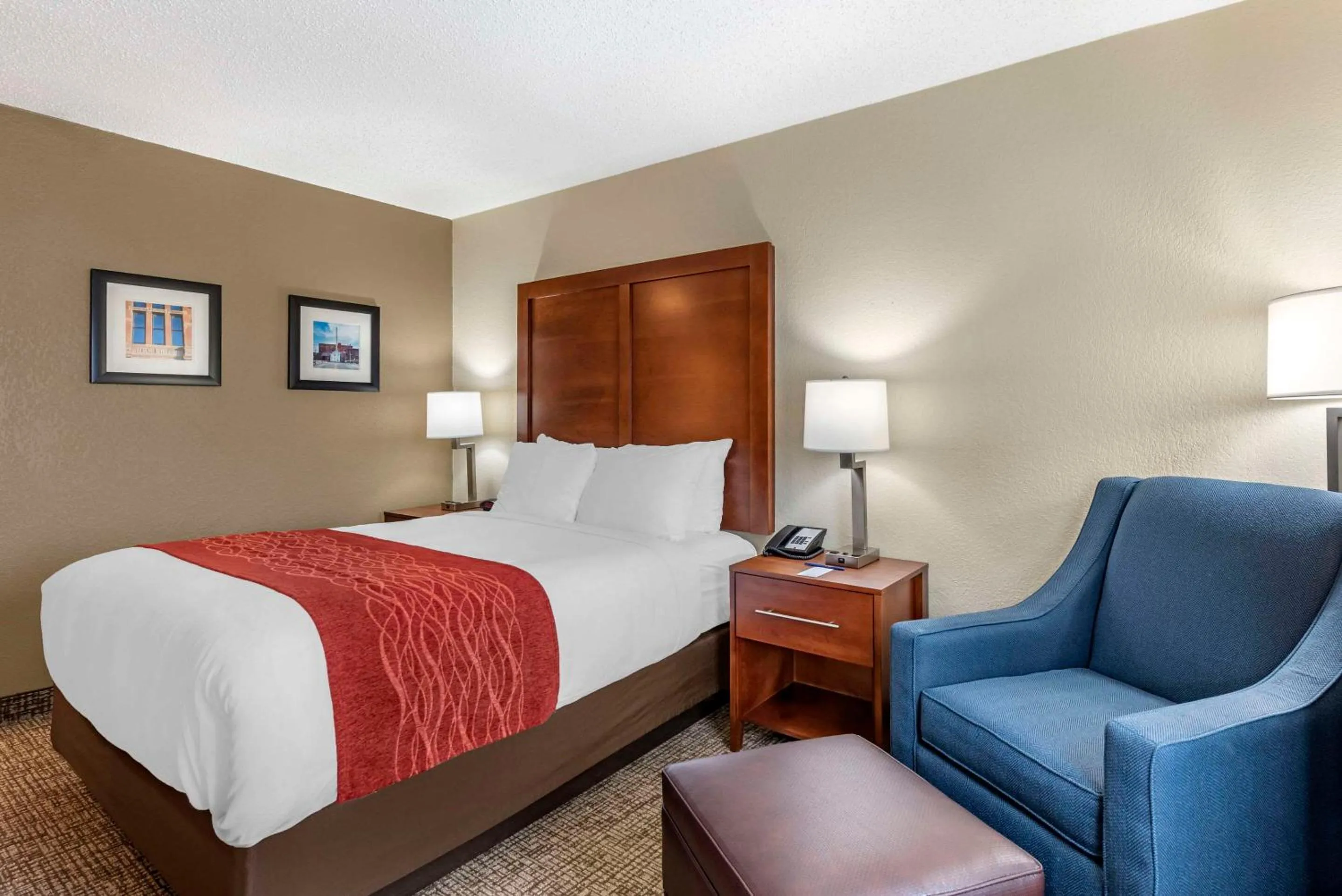 Bedroom, Bed in Comfort Inn & Suites Middletown - Franklin