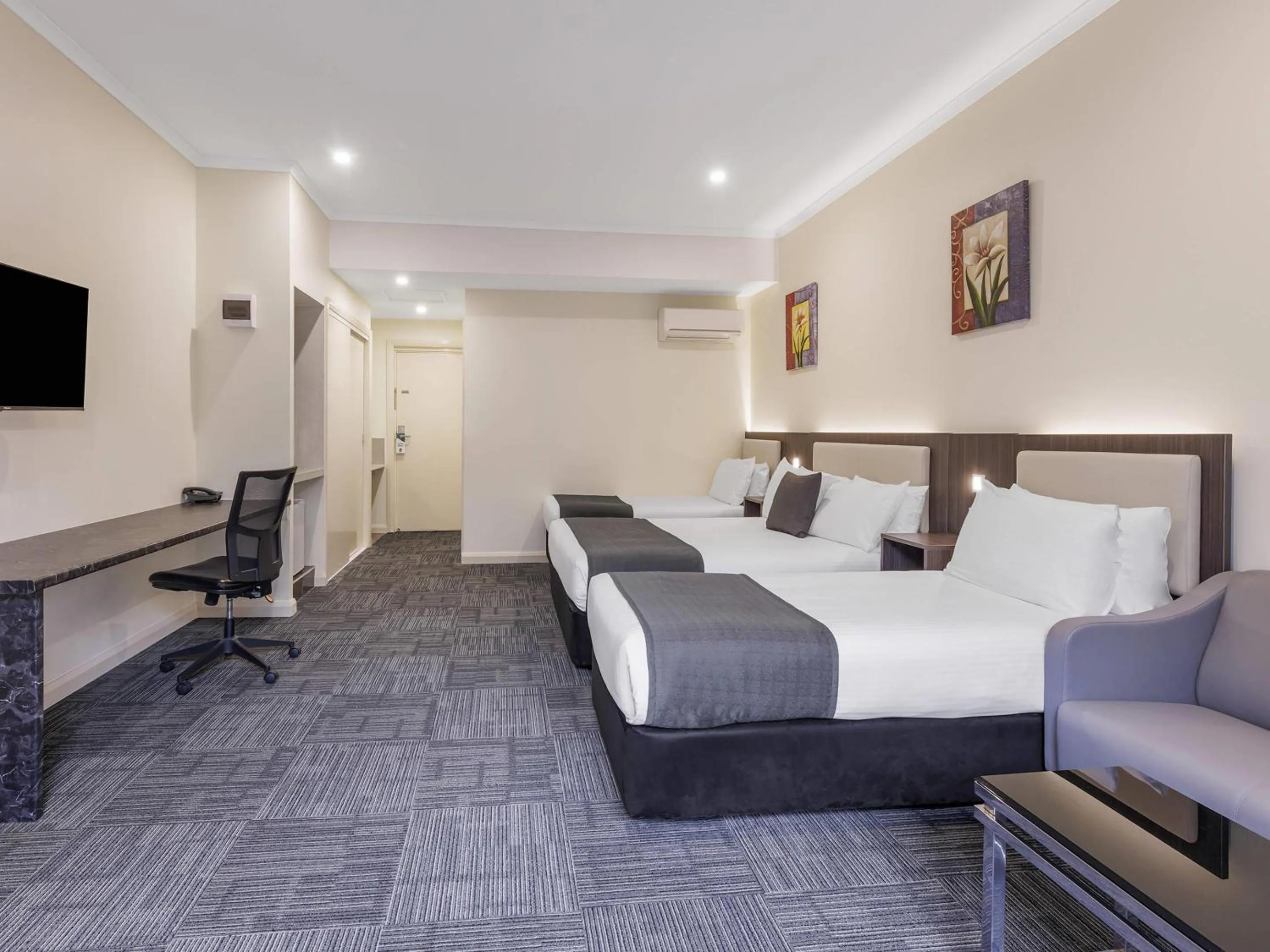 Bedroom, Bed in Quality Hotel Melbourne Airport