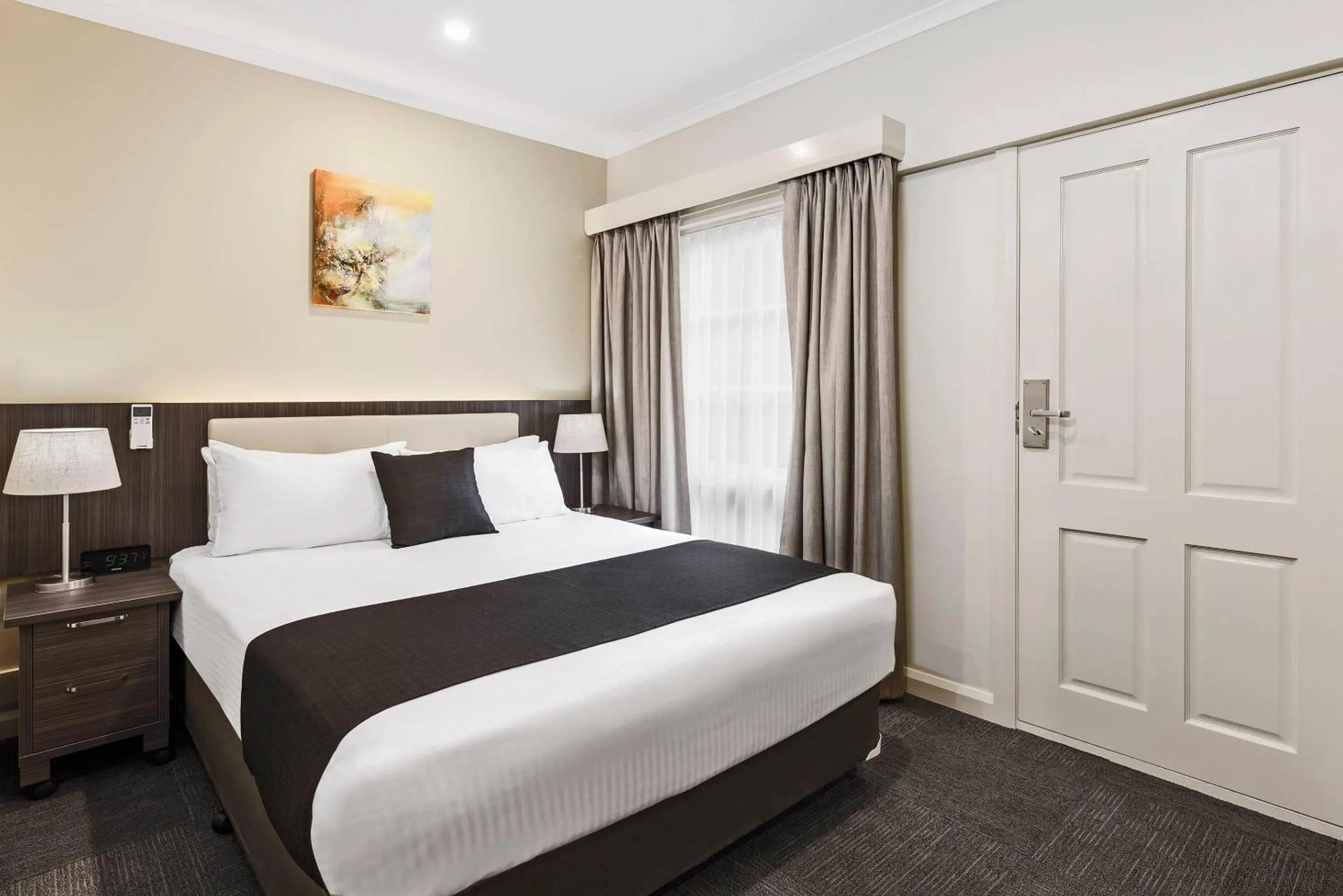 Bedroom, Bed in Quality Hotel Melbourne Airport