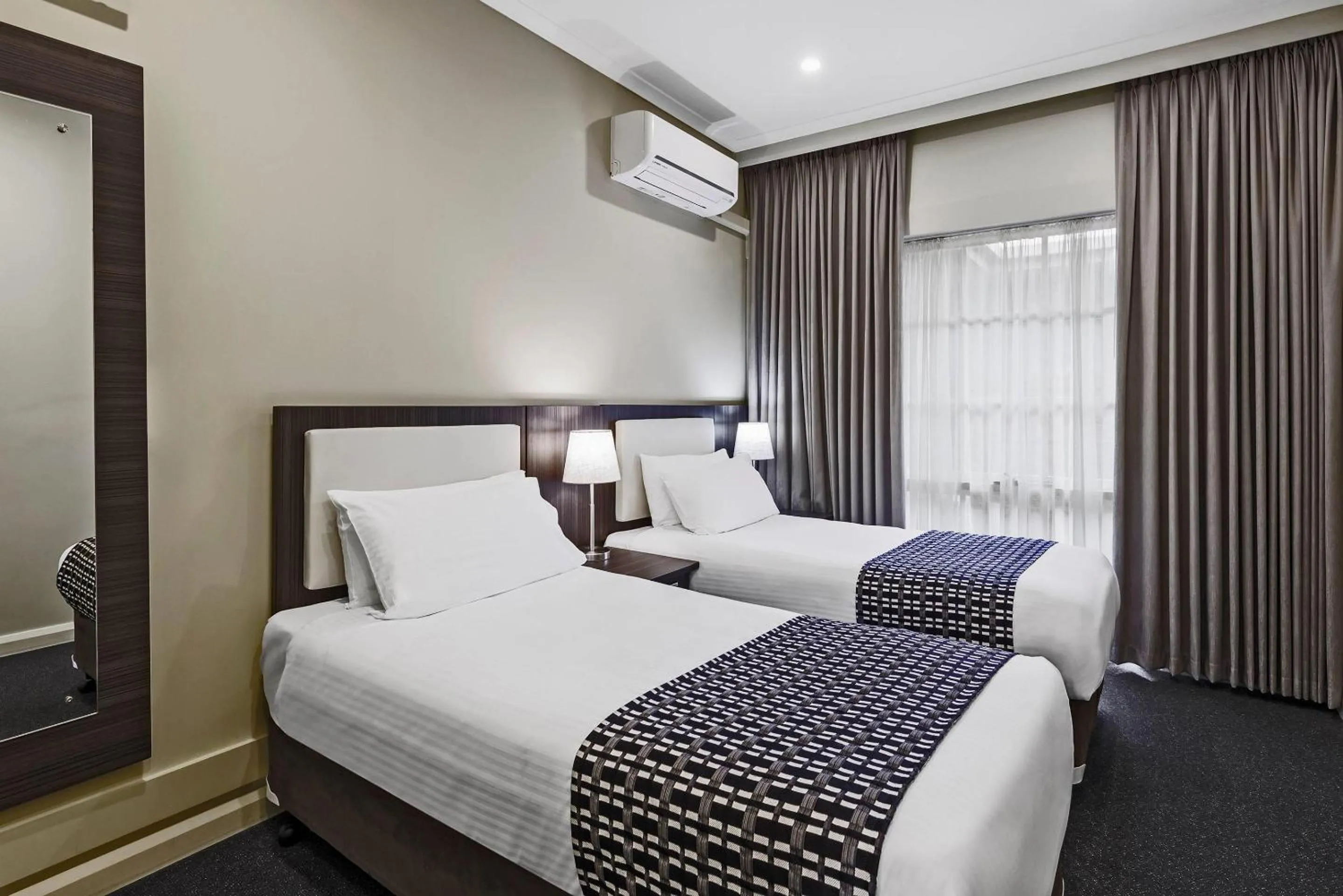 Bedroom, Bed in Quality Hotel Melbourne Airport