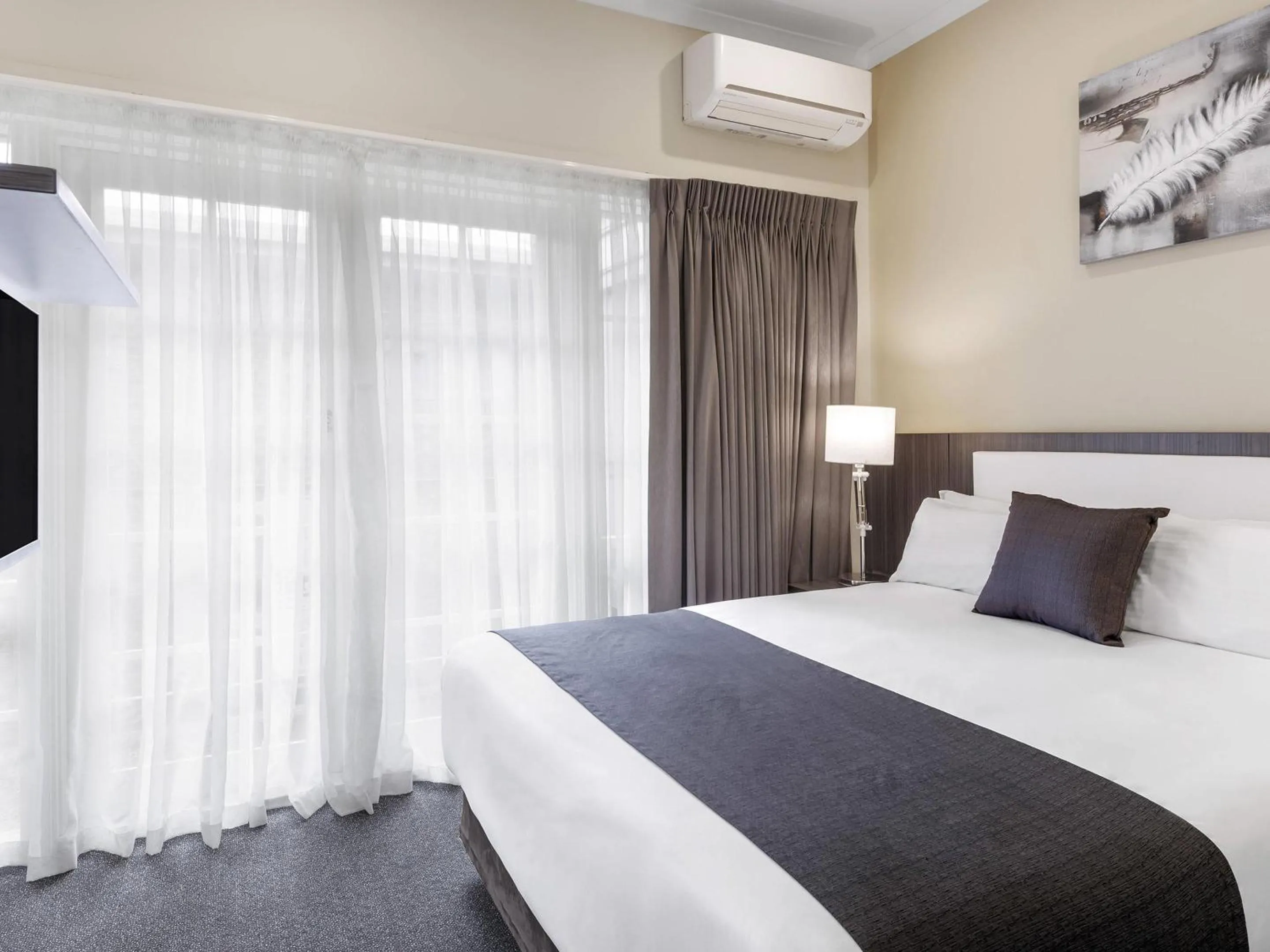 Bedroom, Bed in Quality Hotel Melbourne Airport