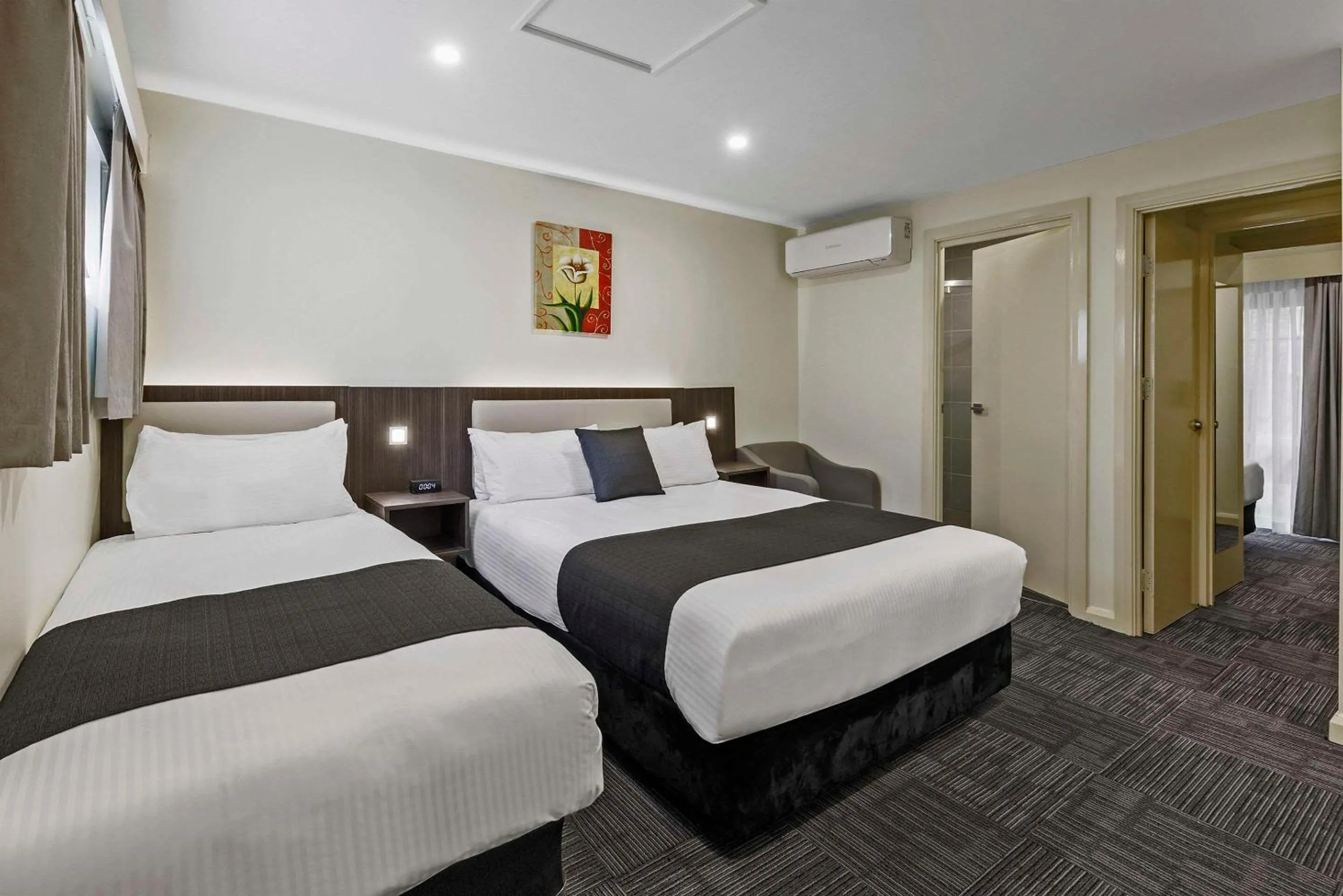 Bedroom, Bed in Quality Hotel Melbourne Airport