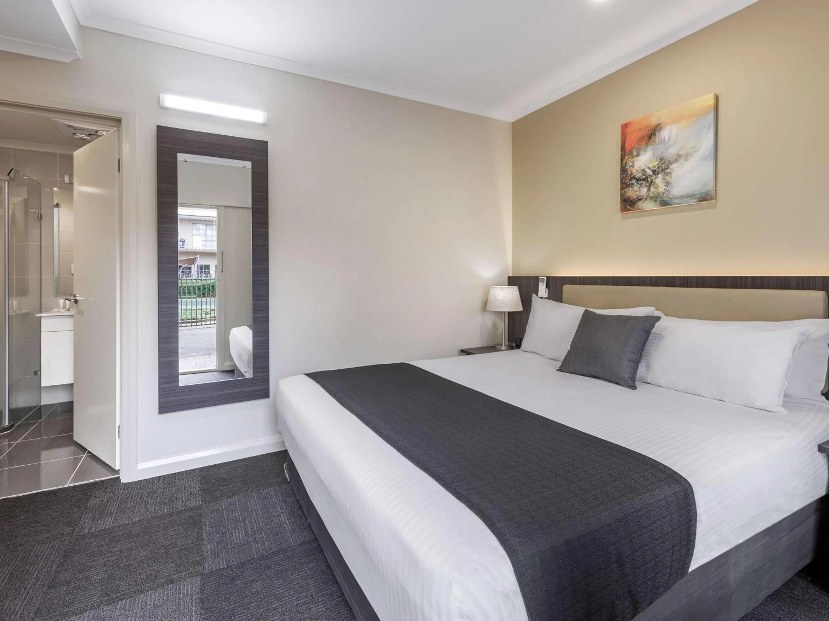 Bedroom, Bed in Quality Hotel Melbourne Airport