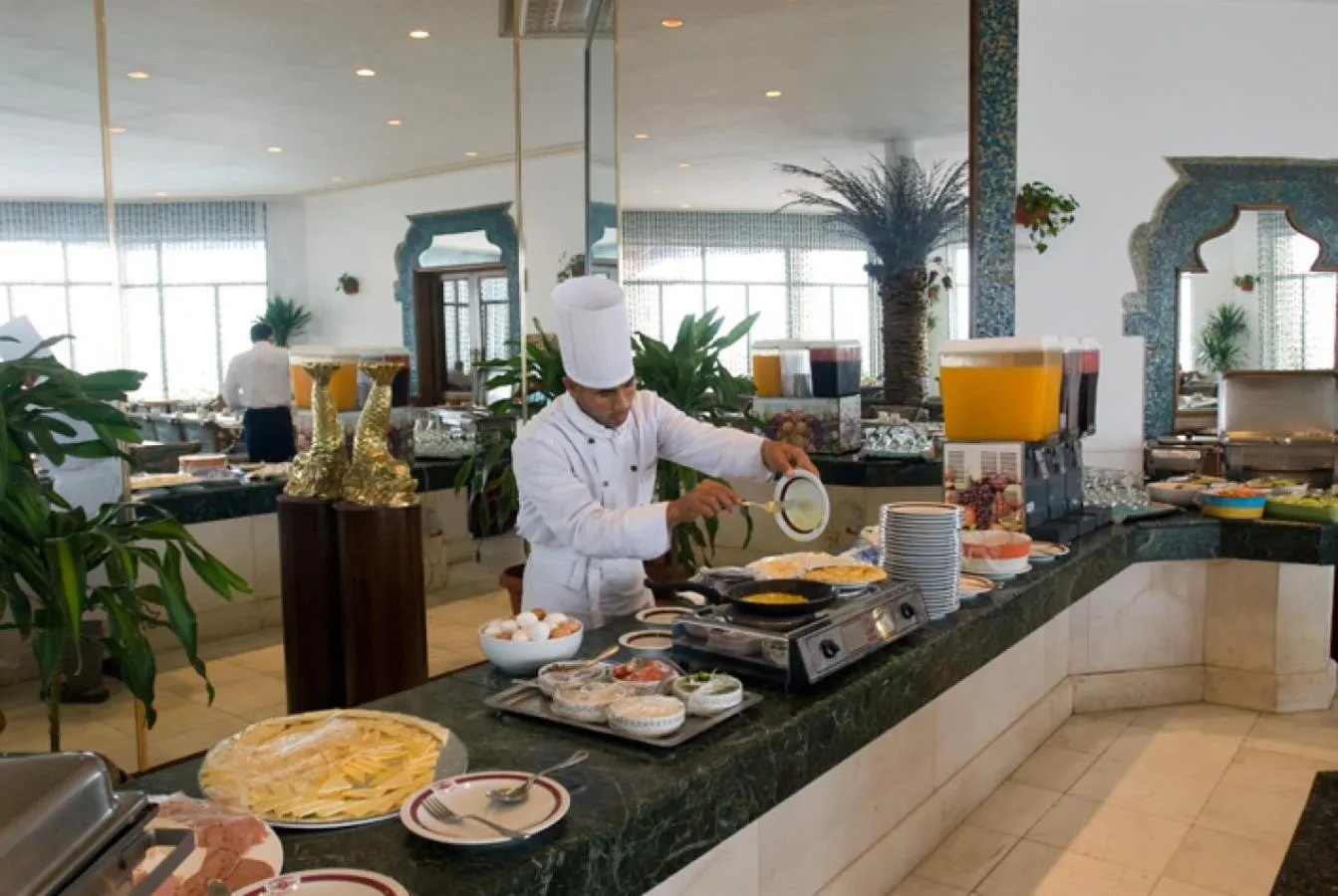 Restaurant/places to eat in Retac El Arish