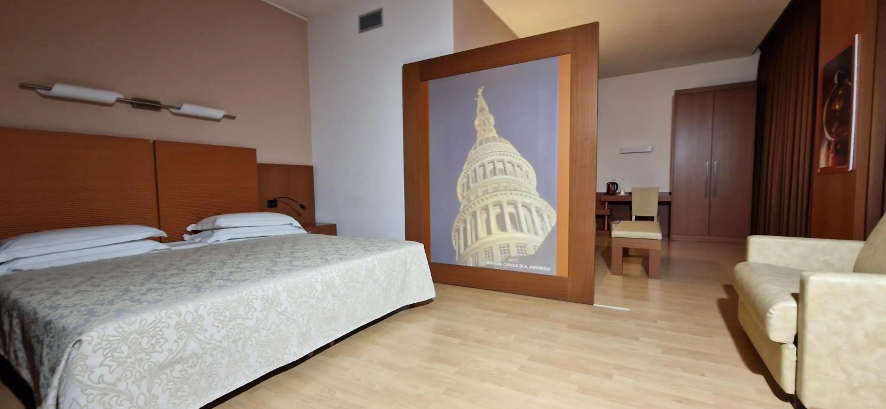 Bed in Bella Italia Palace Hotel