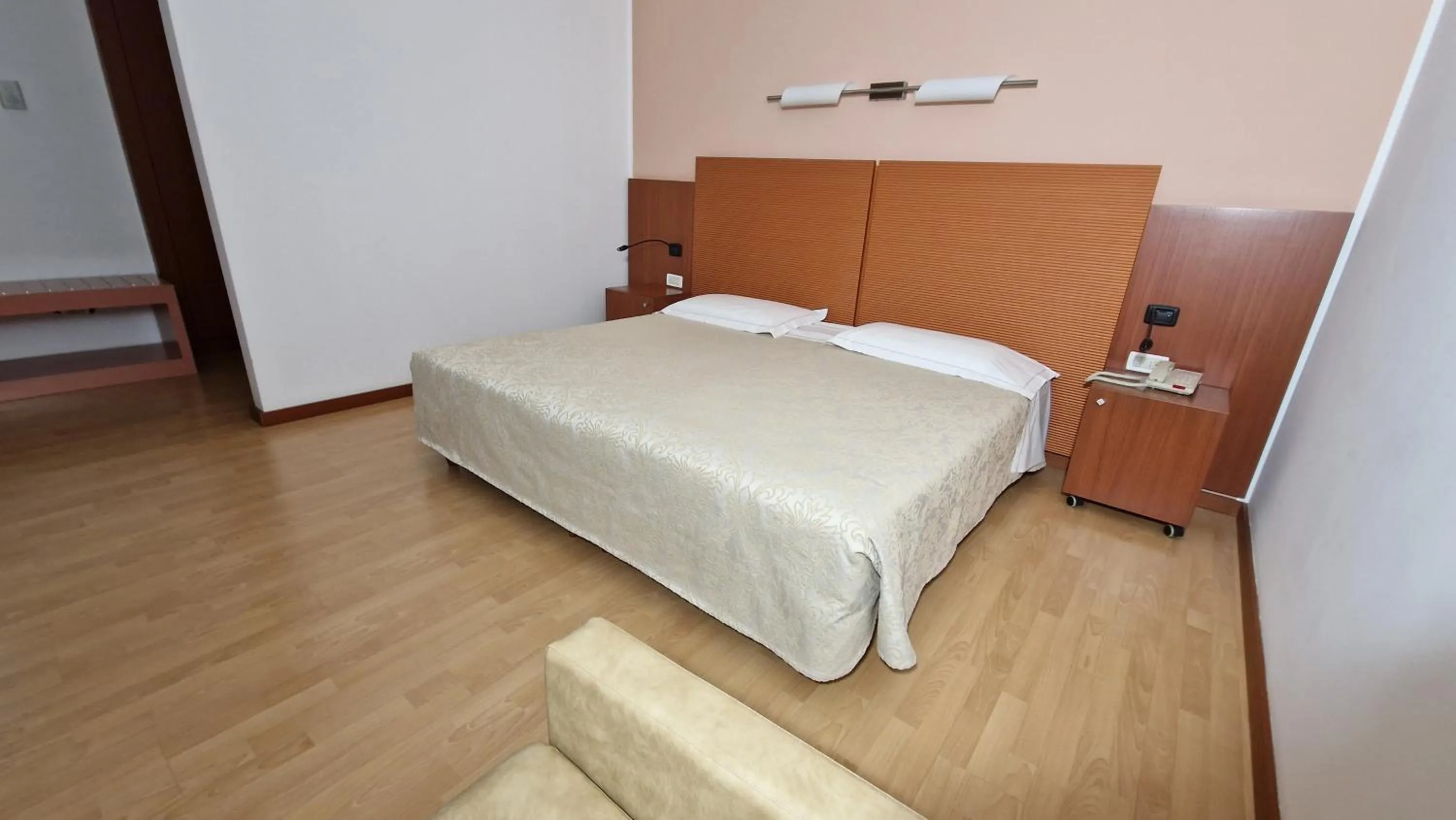 Bed in Bella Italia Palace Hotel