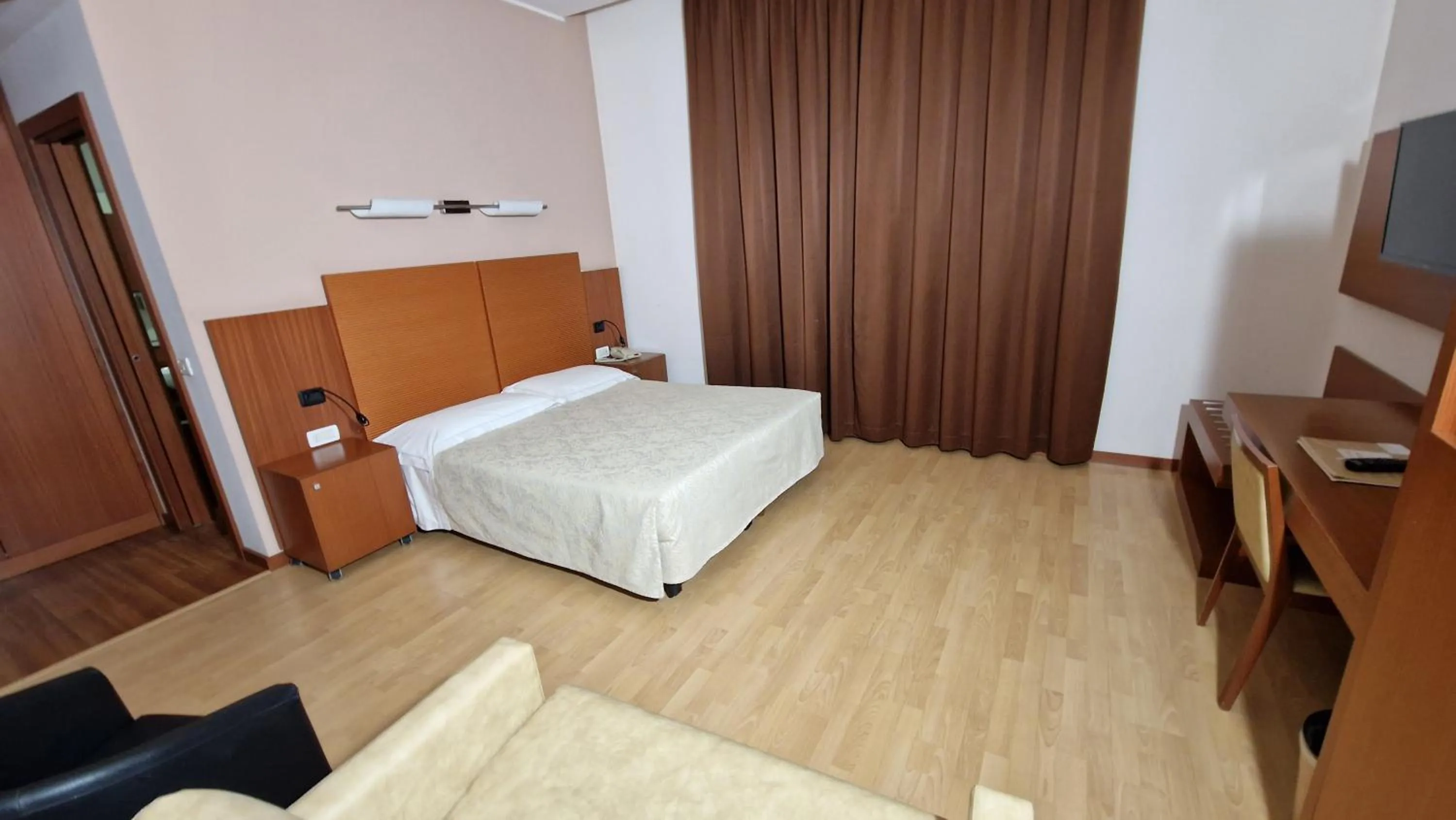 Photo of the whole room, Bed in Bella Italia Palace Hotel