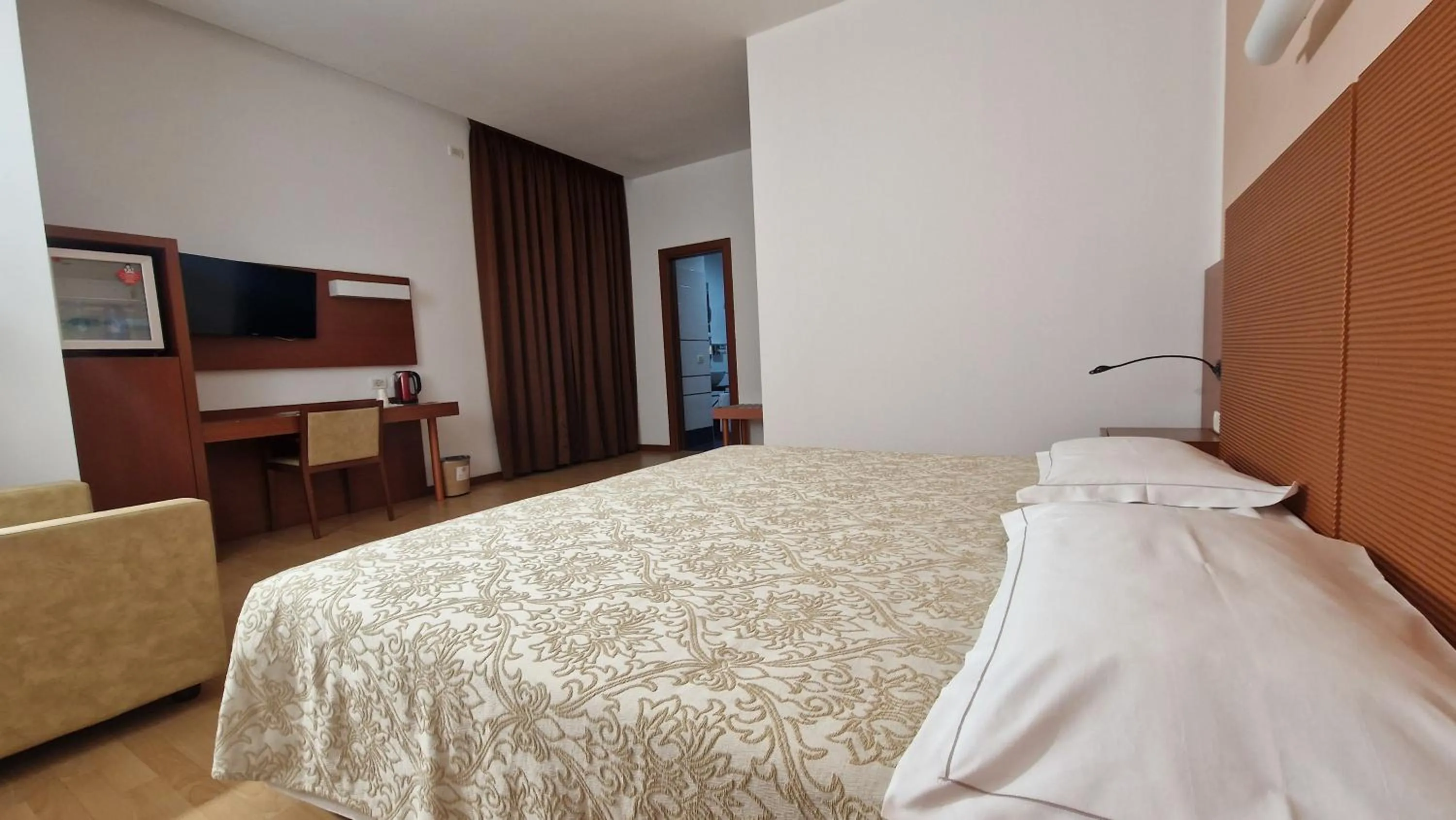 Bed in Bella Italia Palace Hotel