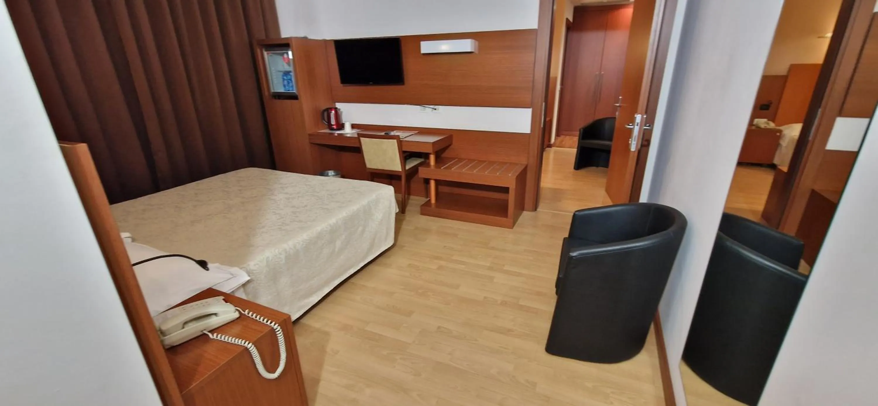 Bed in Bella Italia Palace Hotel