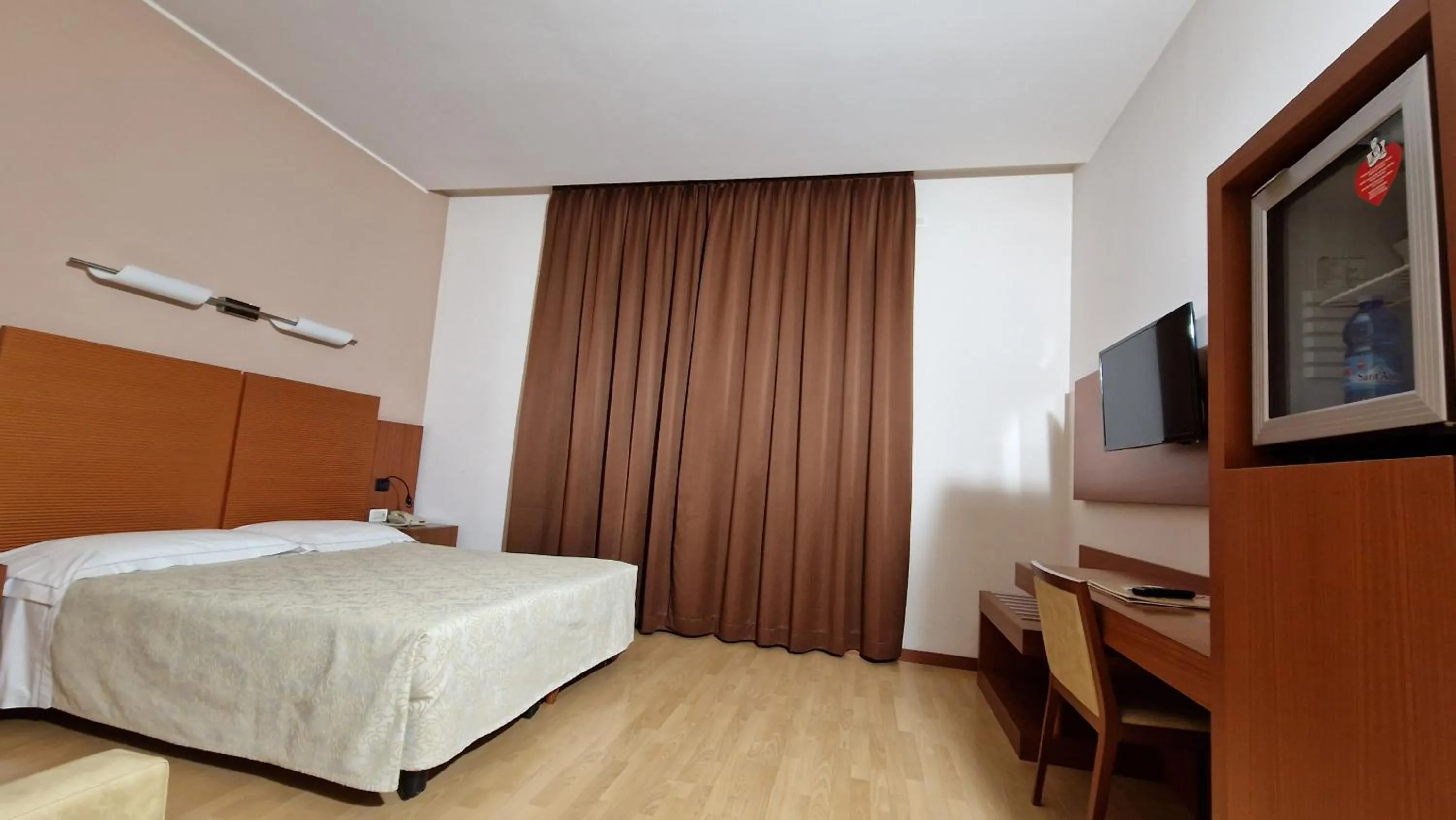 Bedroom, Bed in Bella Italia Palace Hotel