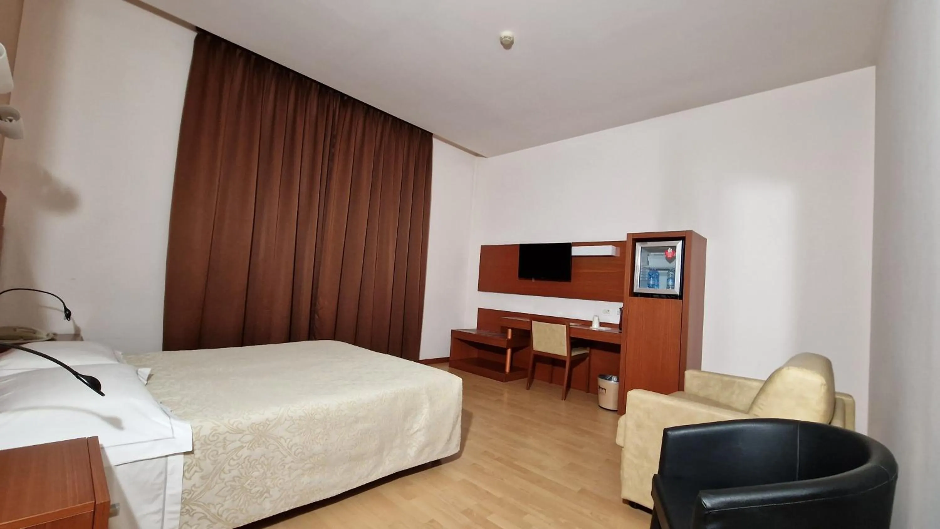 Photo of the whole room, Bed in Bella Italia Palace Hotel