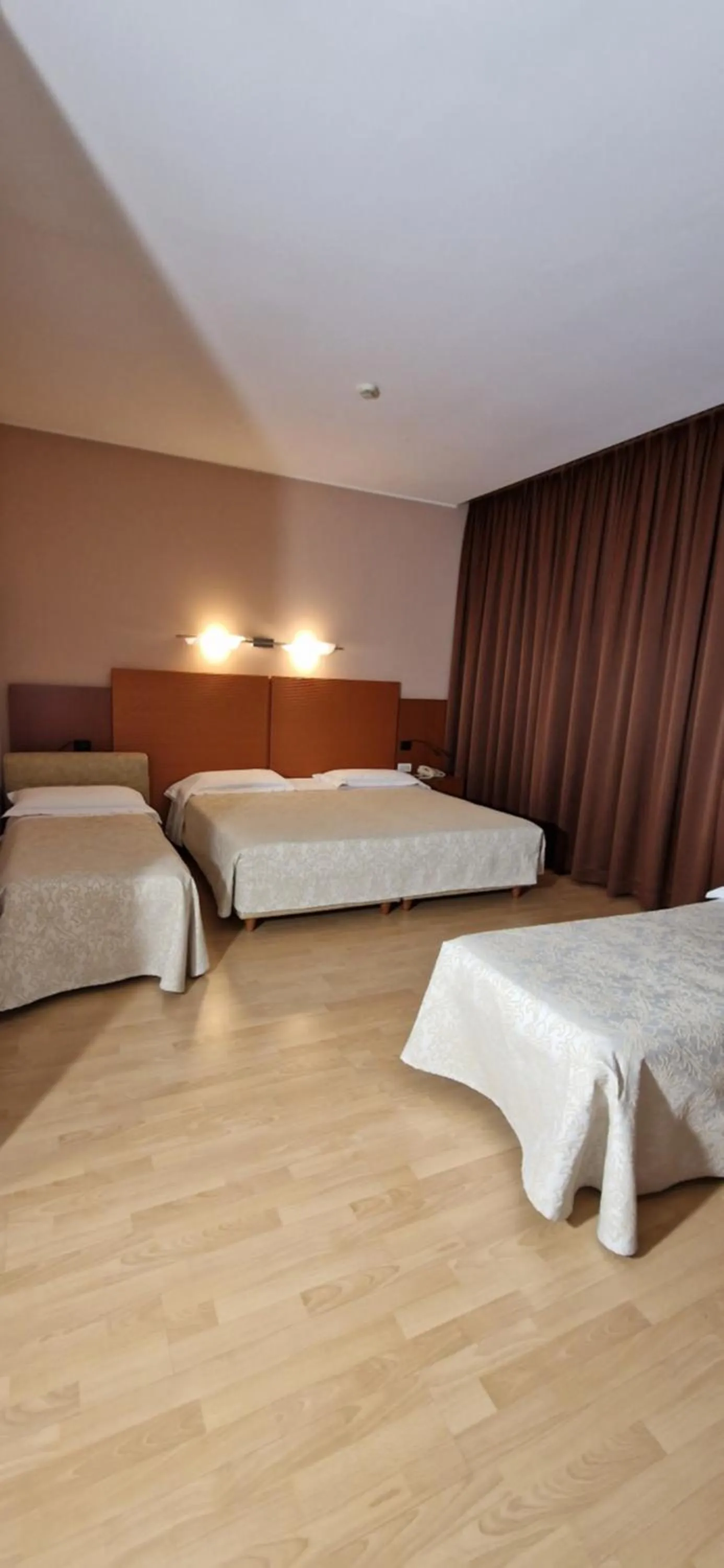 Bed in Bella Italia Palace Hotel