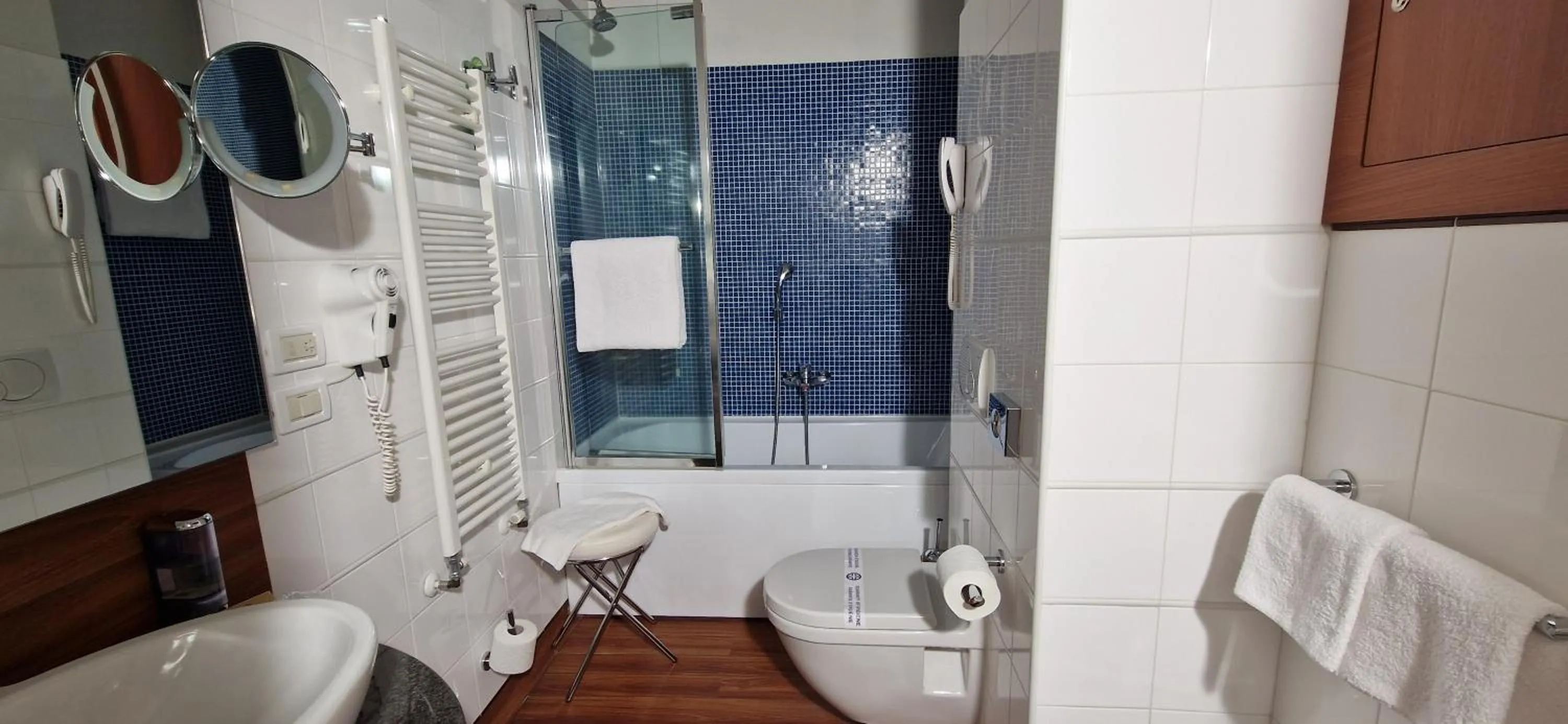 Toilet in Bella Italia Palace Hotel