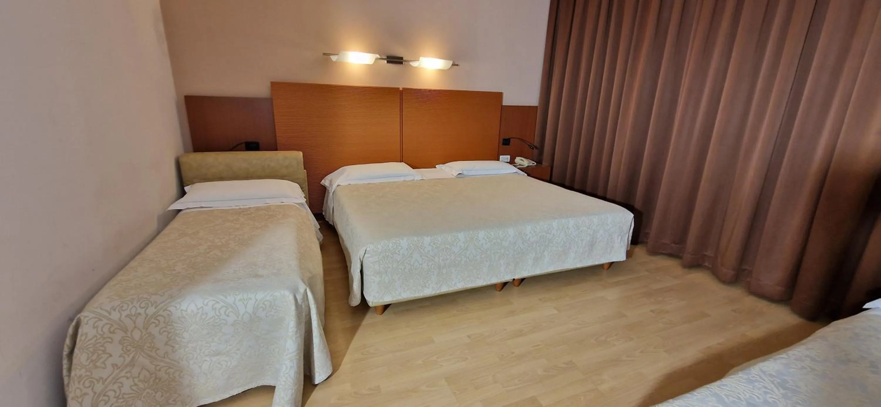 Bed in Bella Italia Palace Hotel