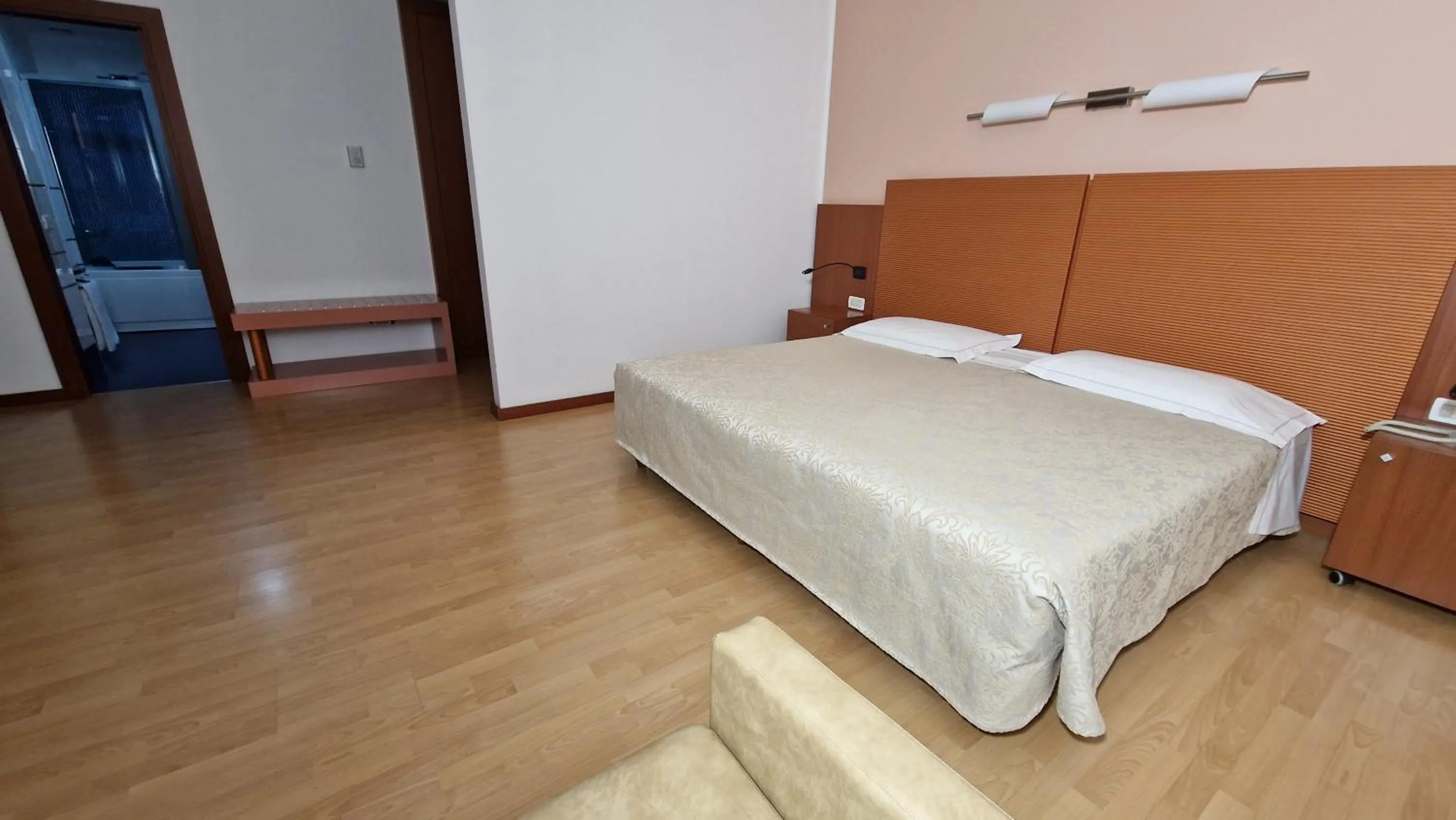 Bed in Bella Italia Palace Hotel