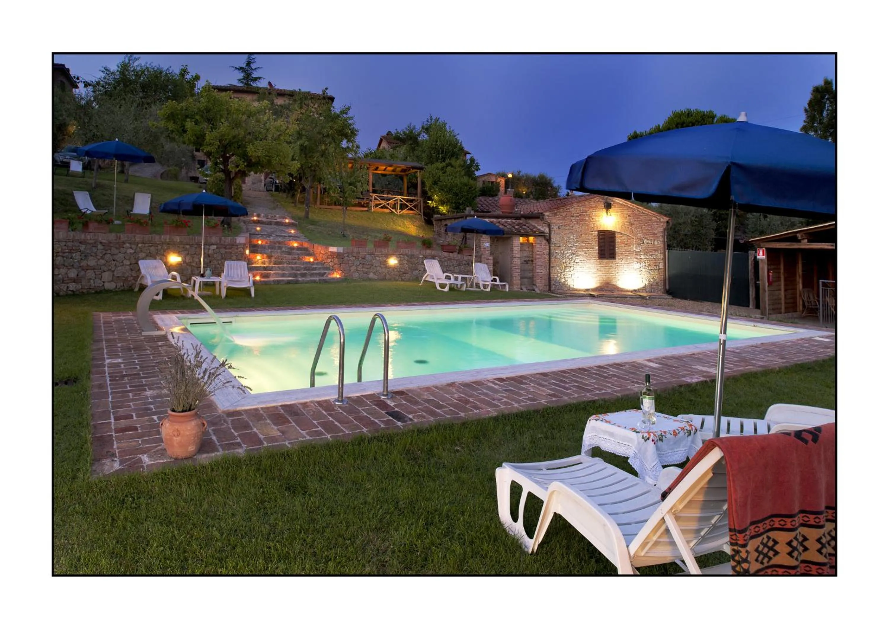 Swimming pool in B&B Casale Virgili