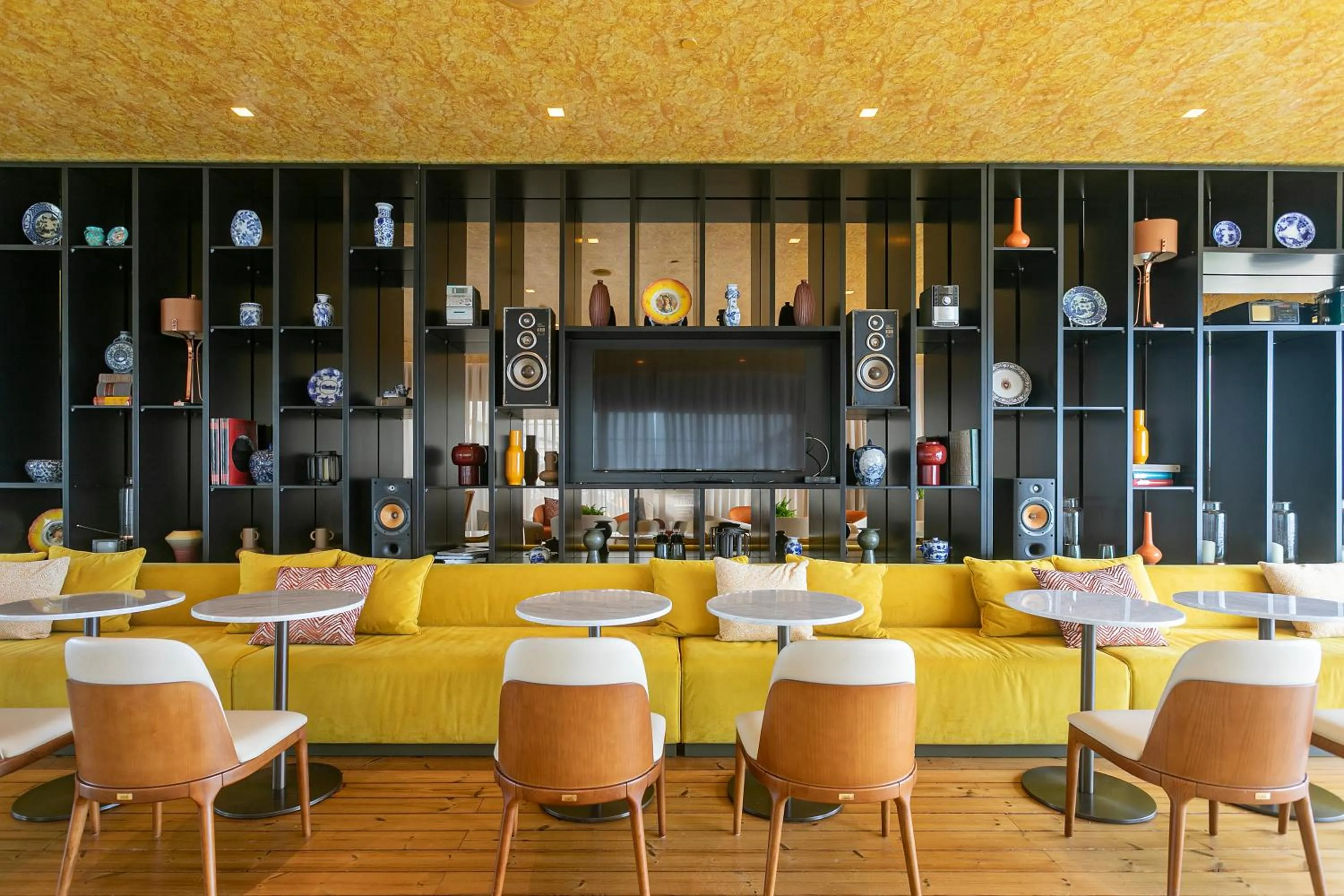 Lounge or bar in Octant Ponta Delgada