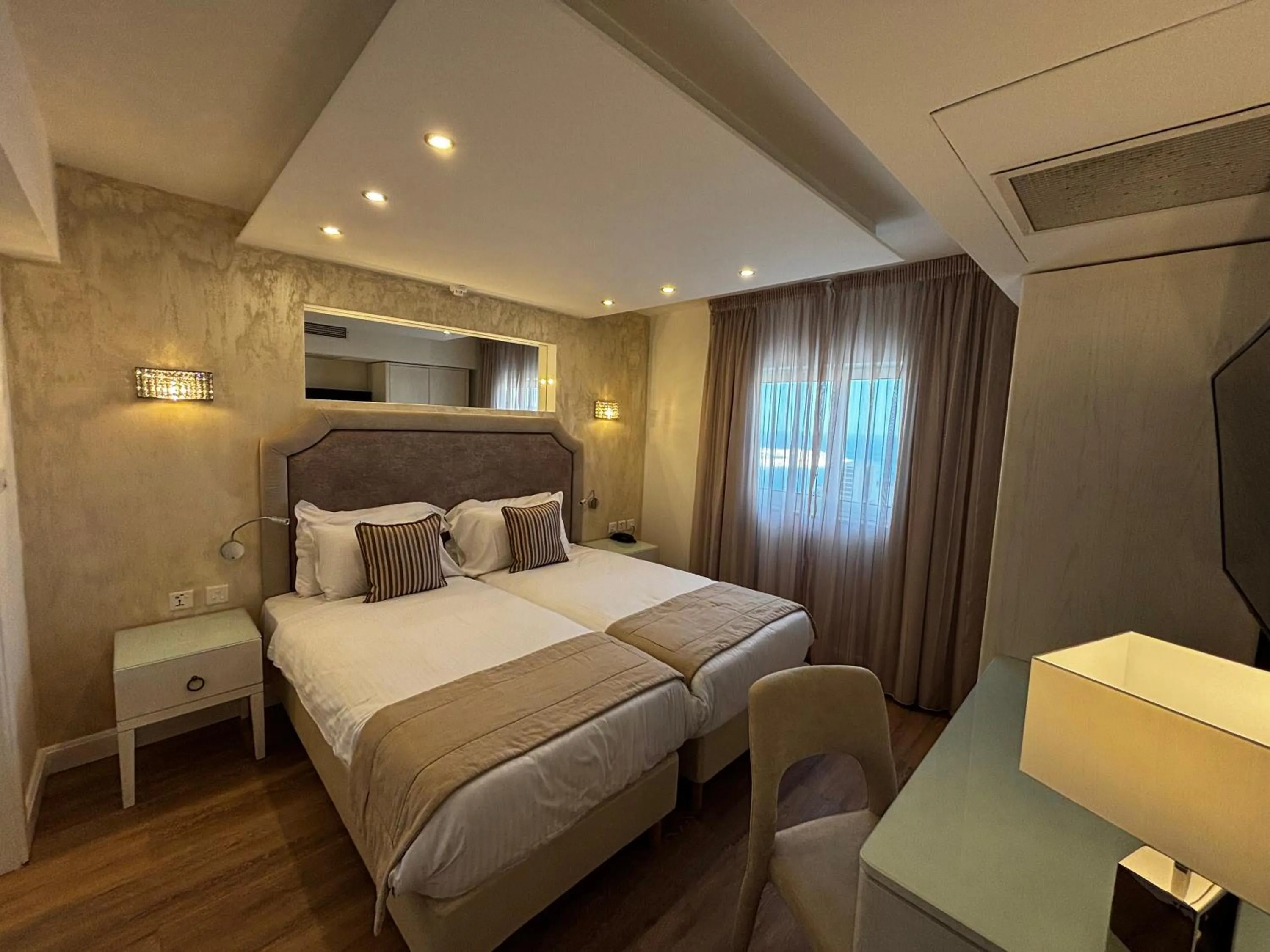 Bed in Osborne Hotel