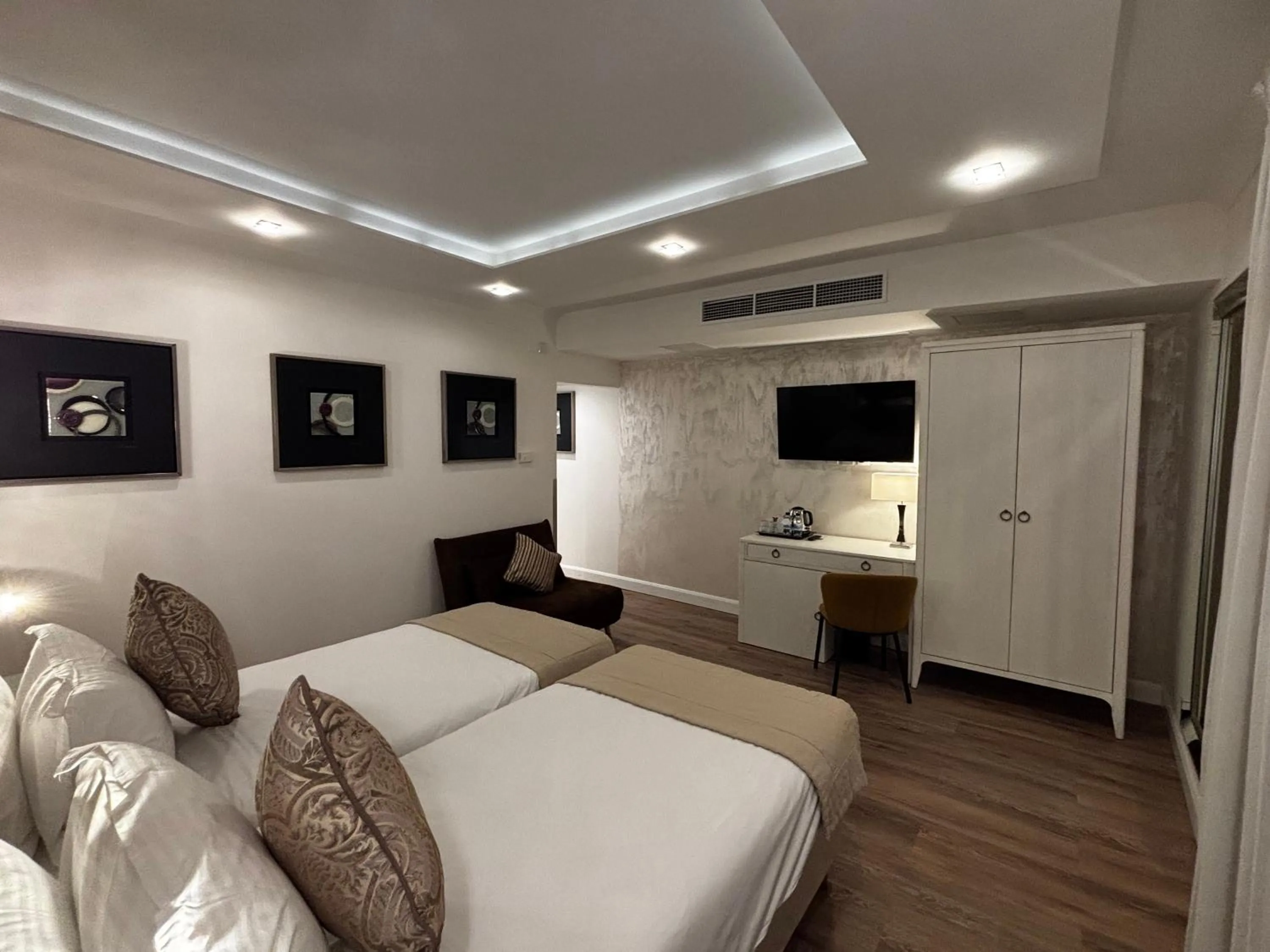 Bed in Osborne Hotel