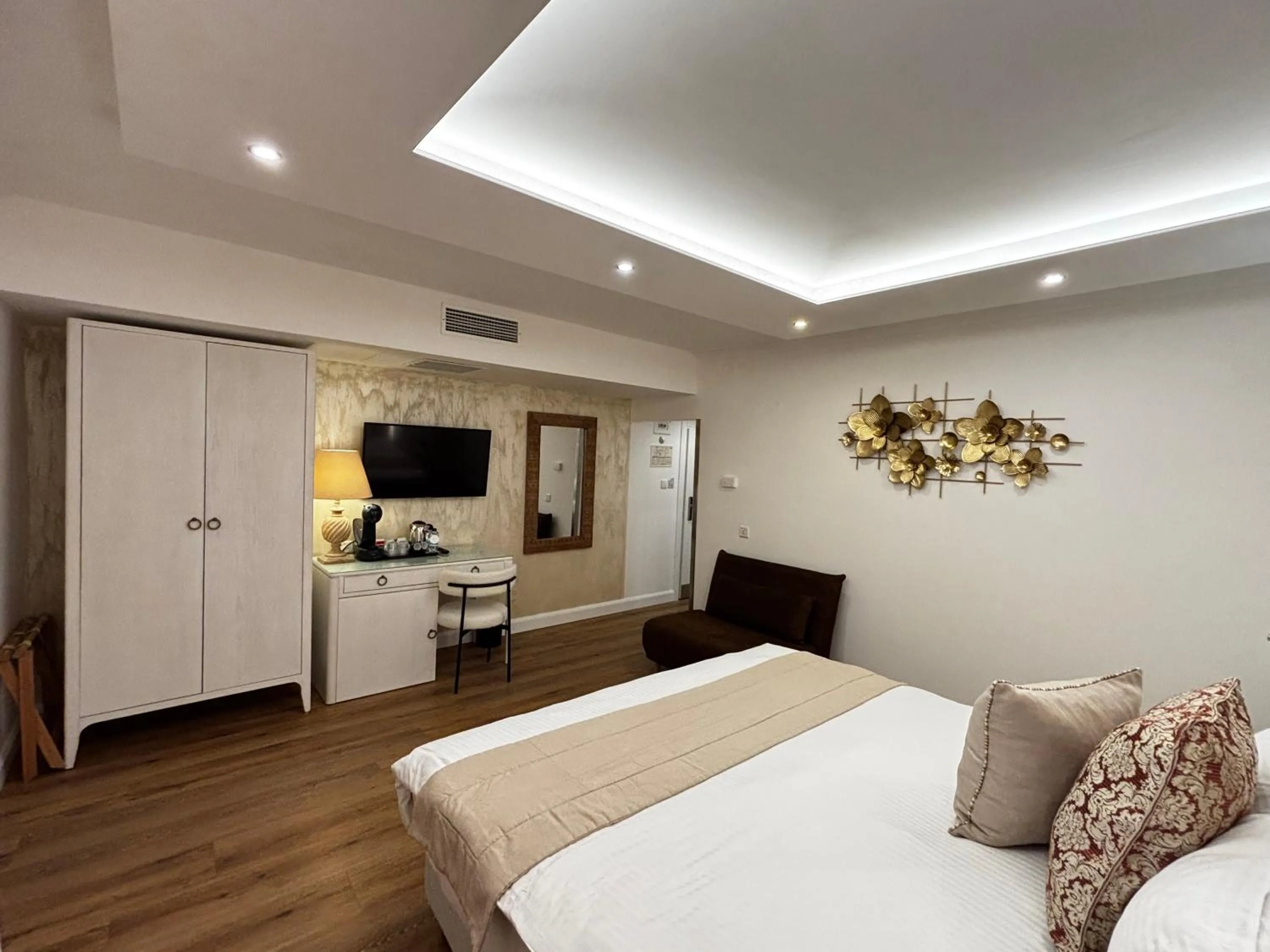 Bed in Osborne Hotel