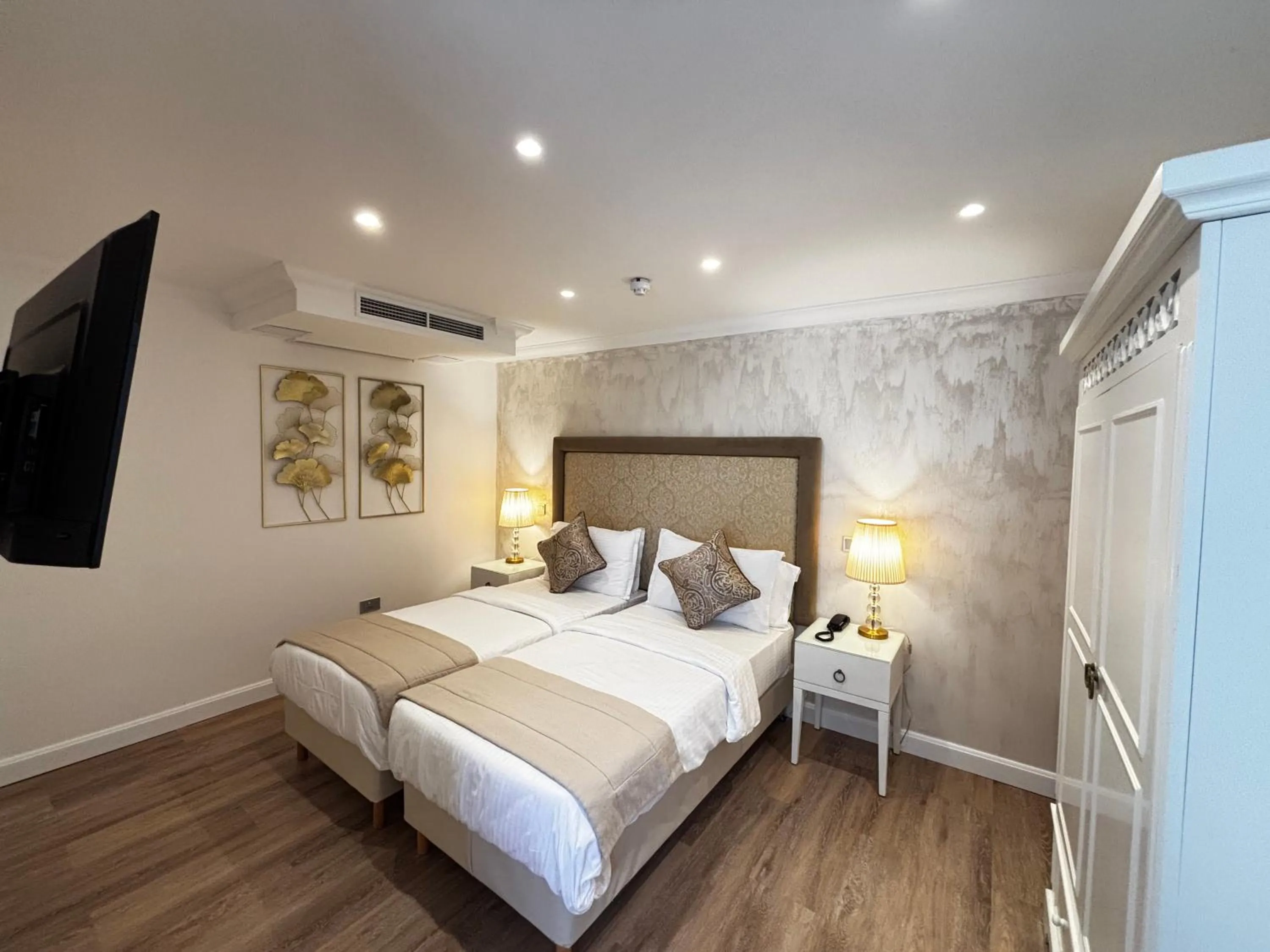 Bed in Osborne Hotel