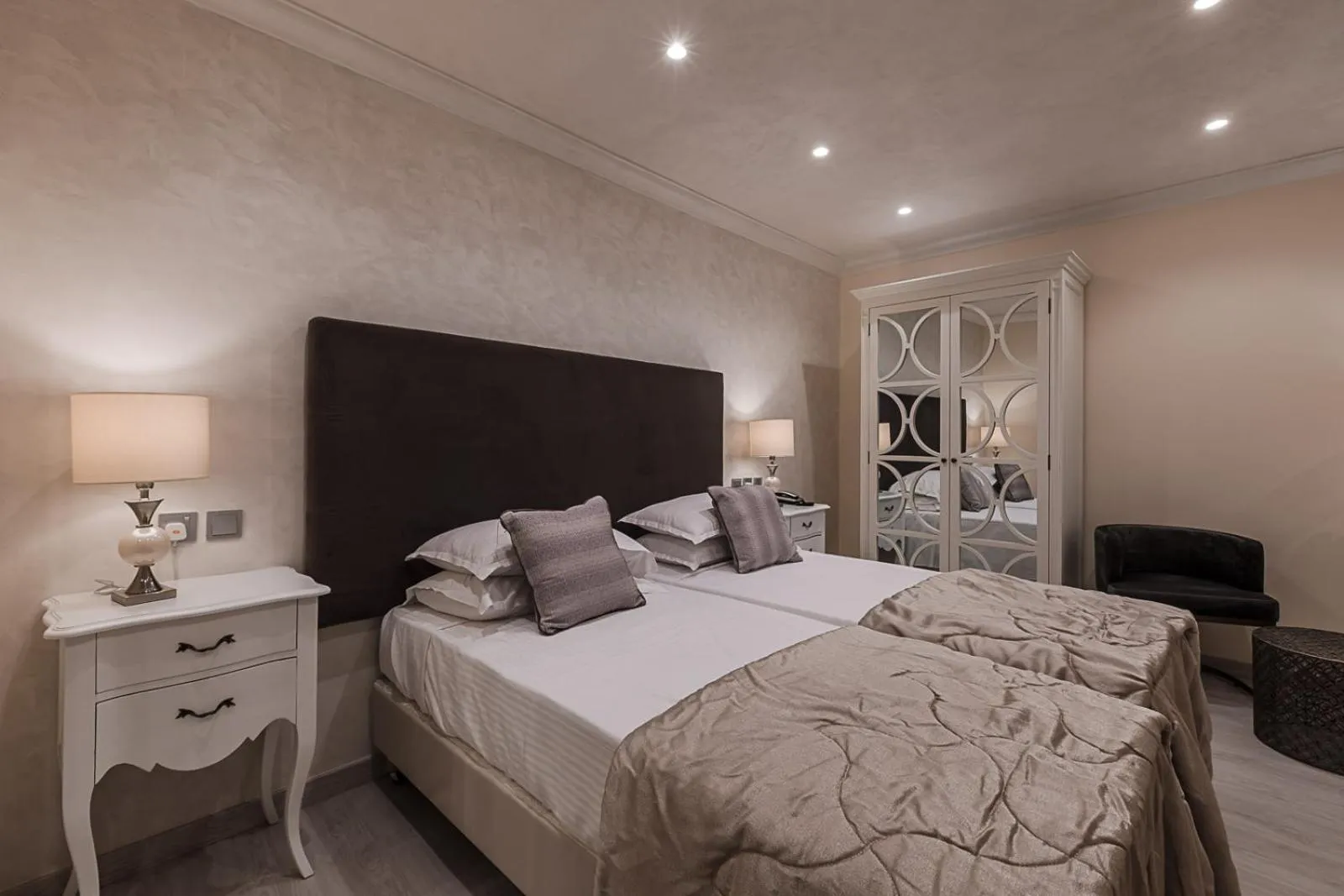 Photo of the whole room, Bed in Osborne Hotel