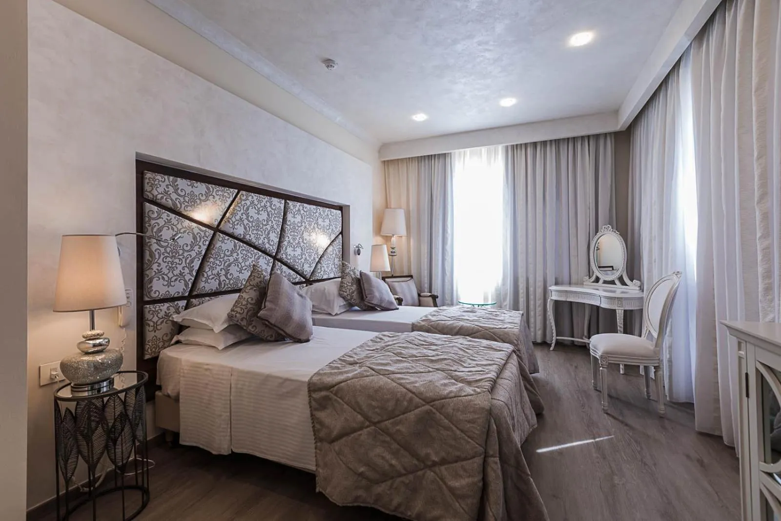 Photo of the whole room, Bed in Osborne Hotel