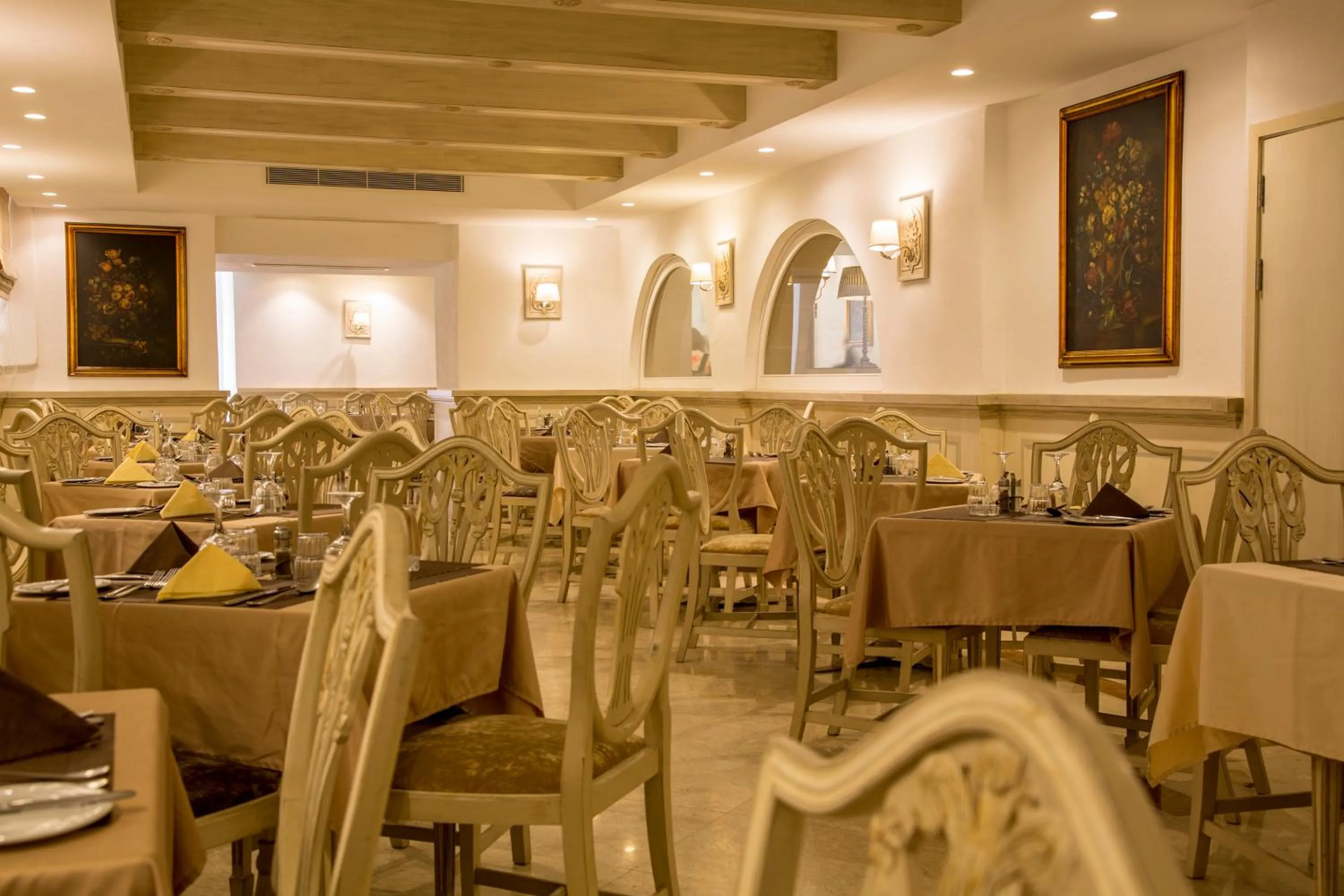 Restaurant/places to eat in Osborne Hotel