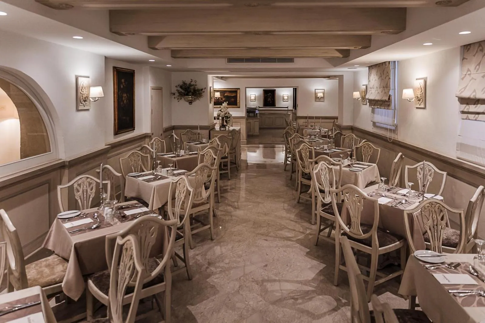 Restaurant/places to eat in Osborne Hotel