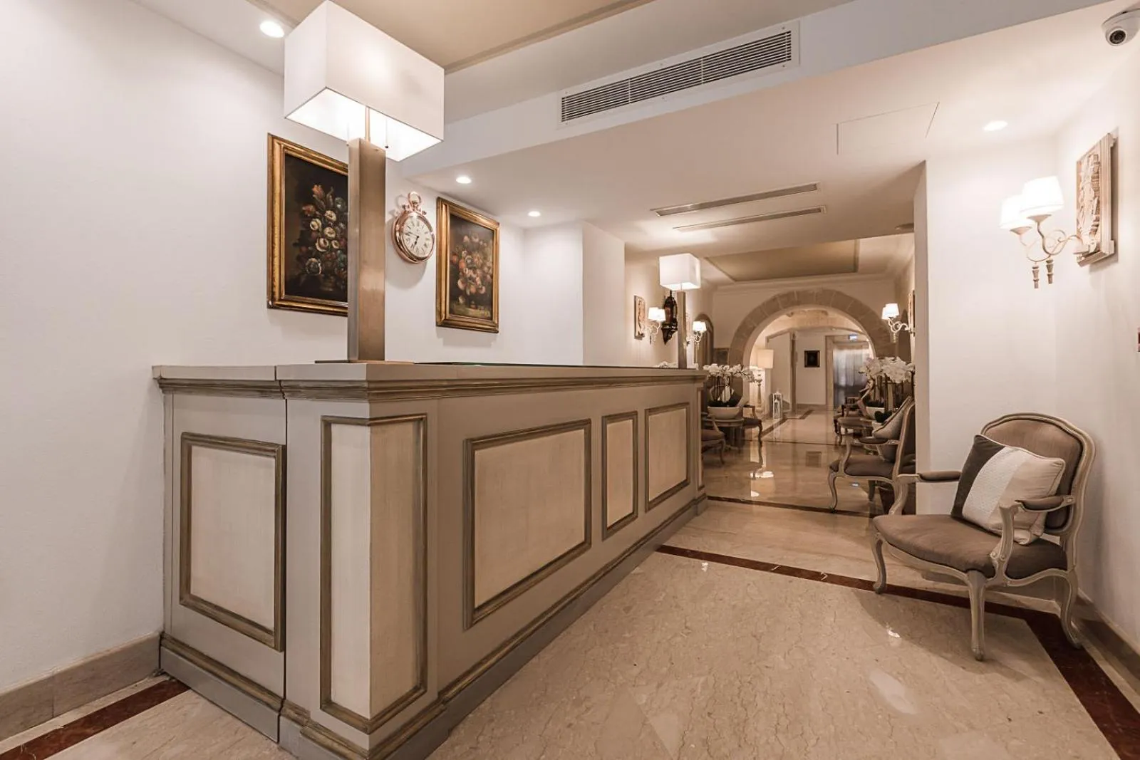 Lobby or reception in Osborne Hotel