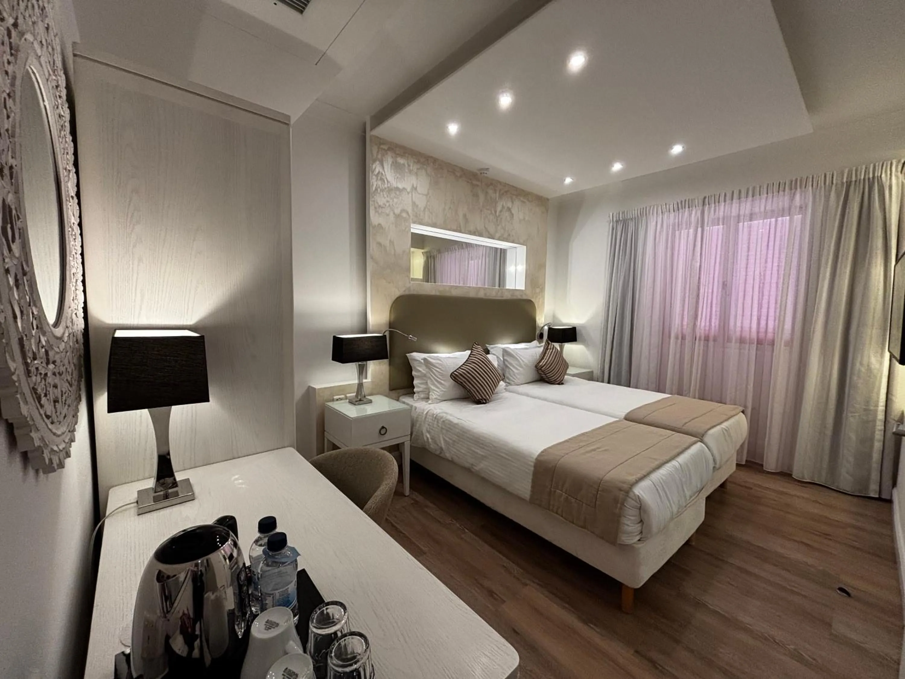 Photo of the whole room, Bed in Osborne Hotel