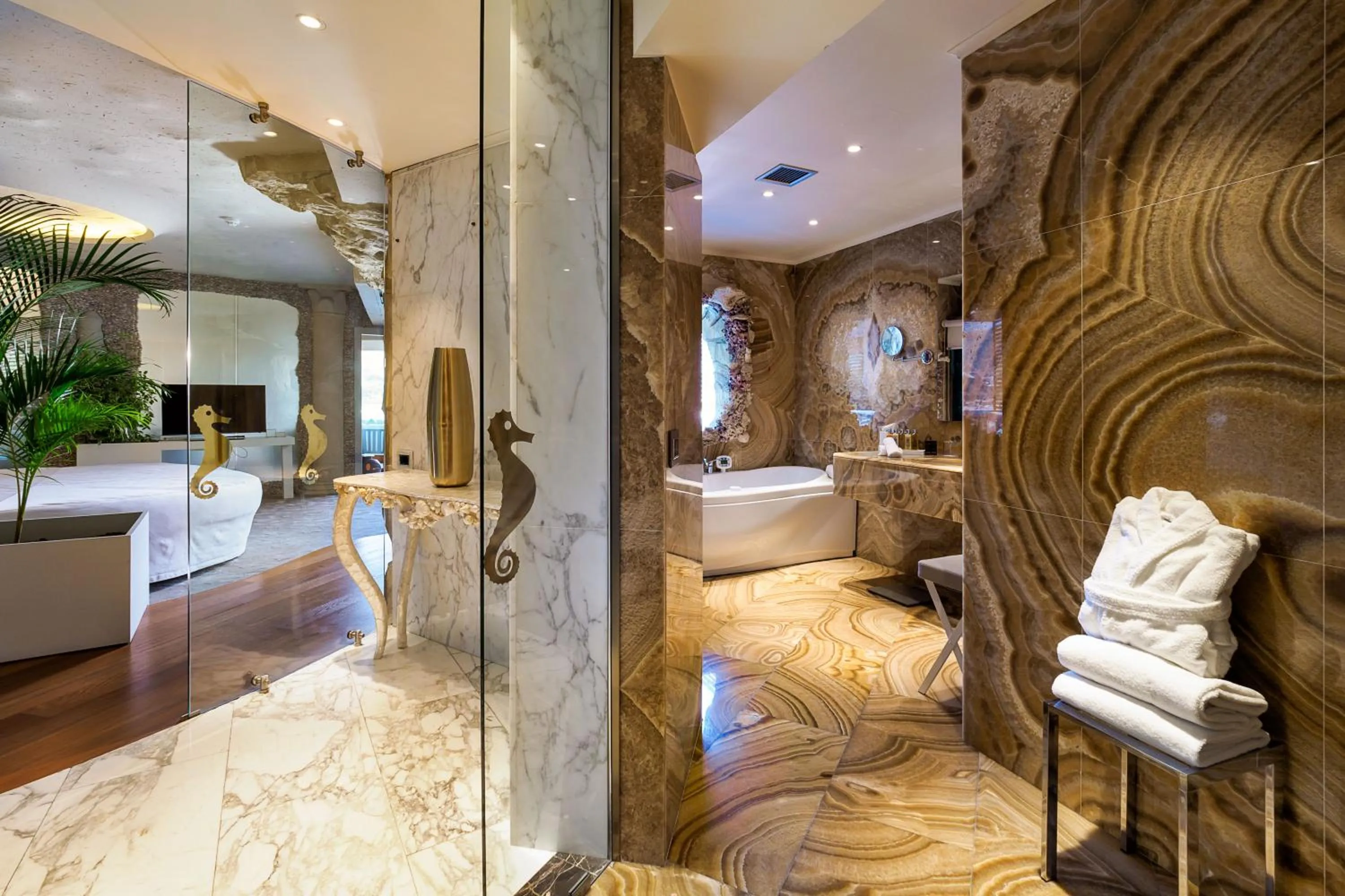 Bathroom in Atlantis Bay - The Leading Hotels of the World