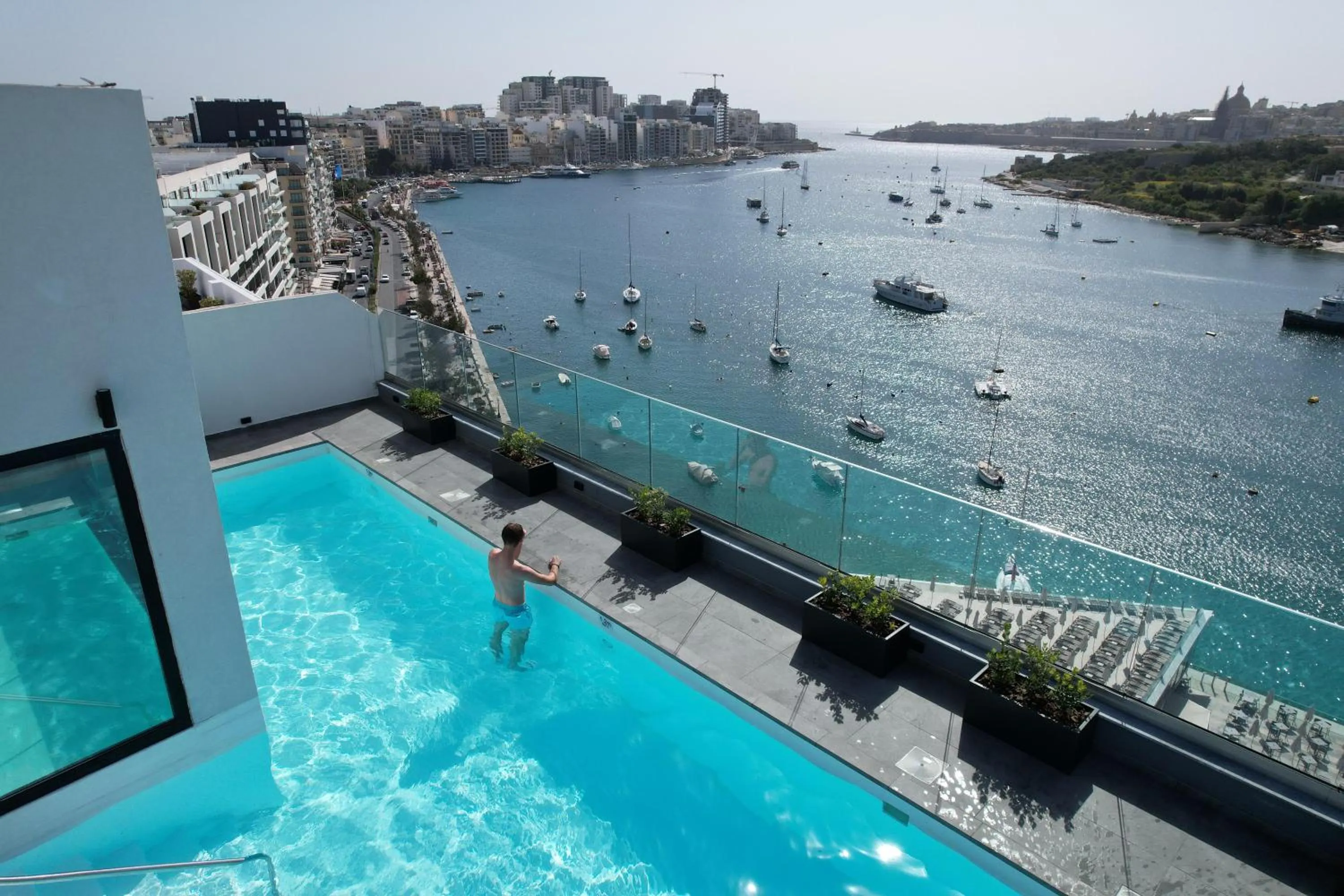 Swimming pool in Verdi Gzira Promenade