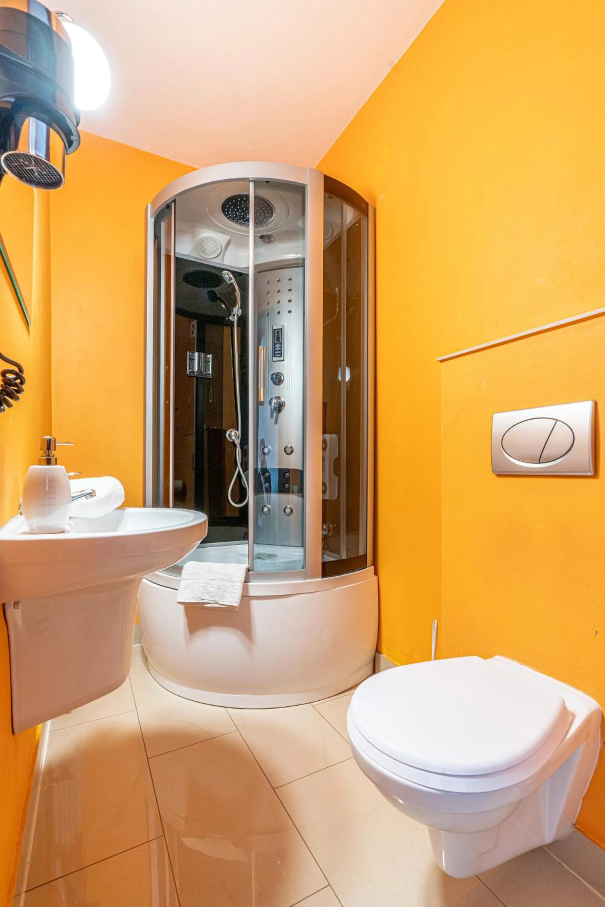 Shower in Leśny Dworek Biały Dunajec