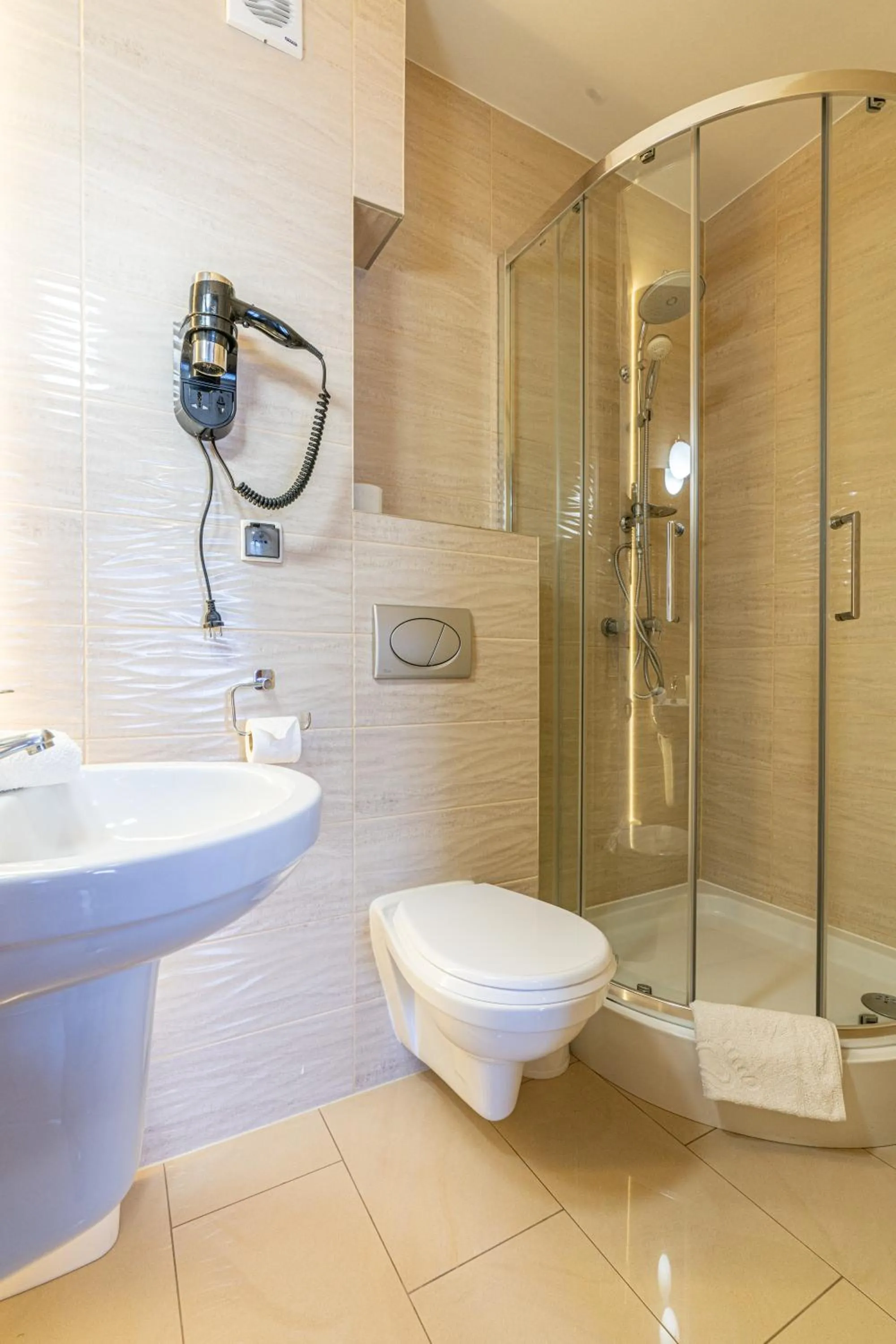 Shower in Leśny Dworek Biały Dunajec