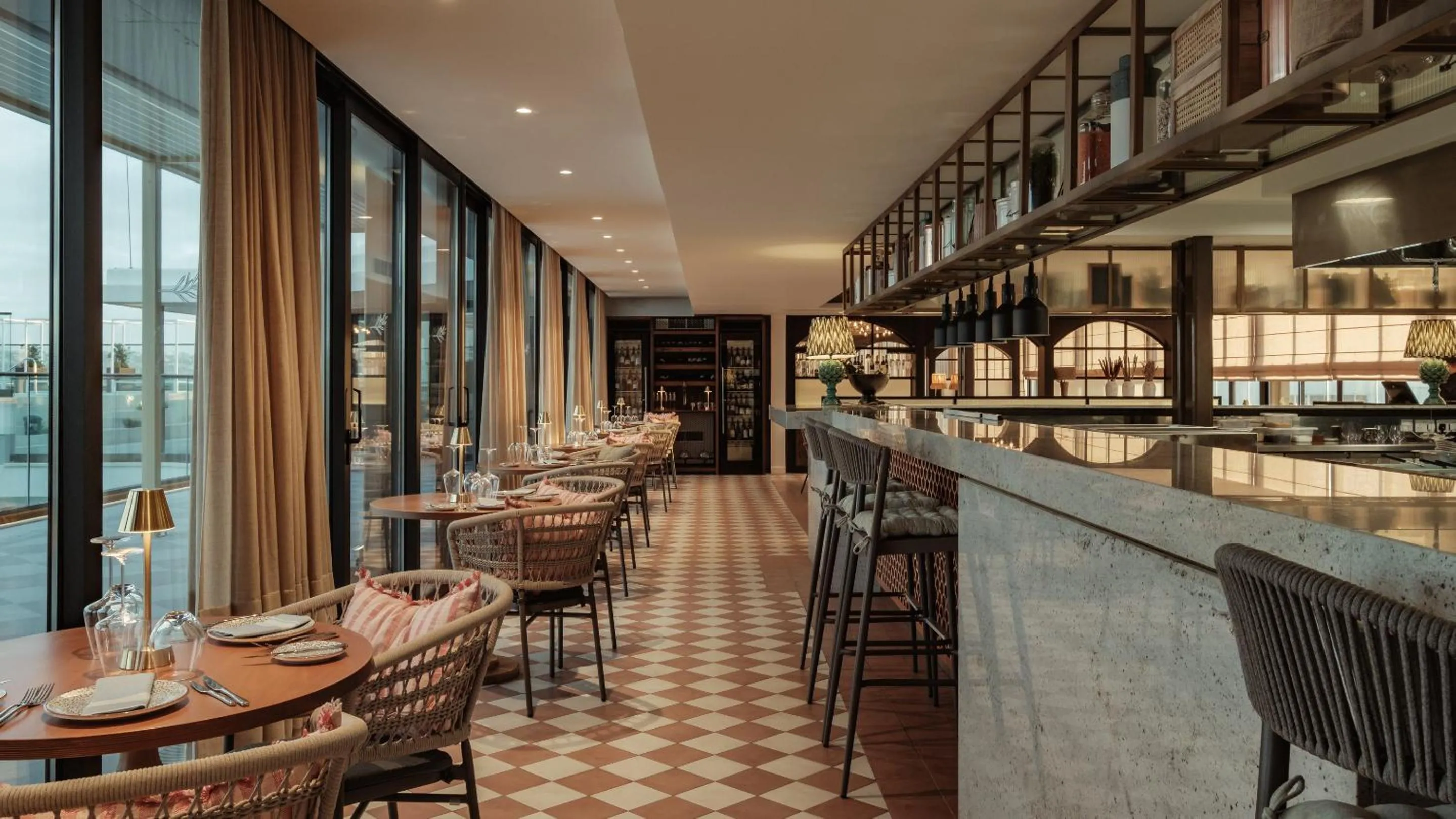 Restaurant/places to eat in AX ODYCY Hotel