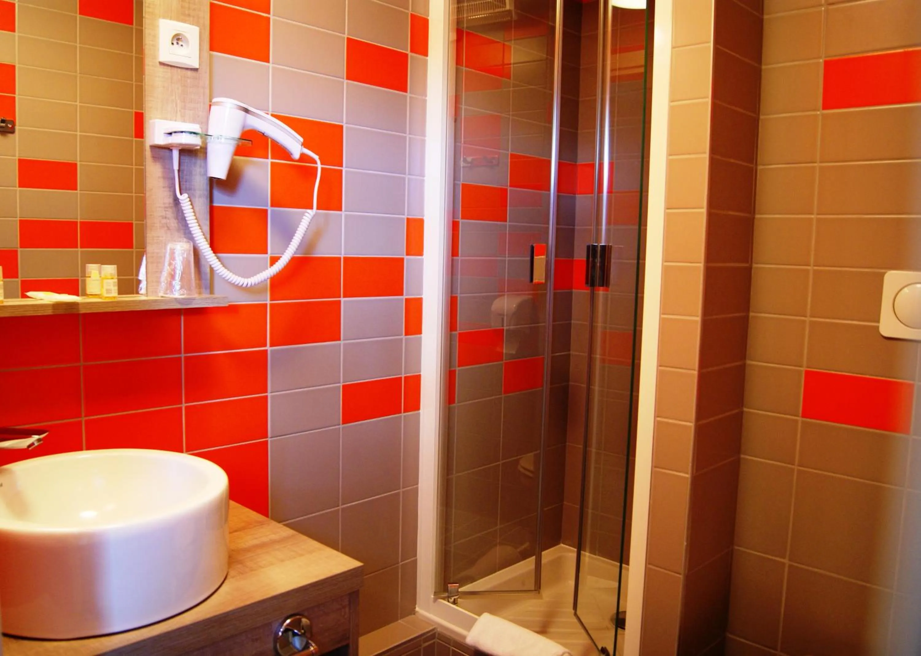 Shower in The Originals City, Hôtel Clermont-Ferrand Sud Aubière