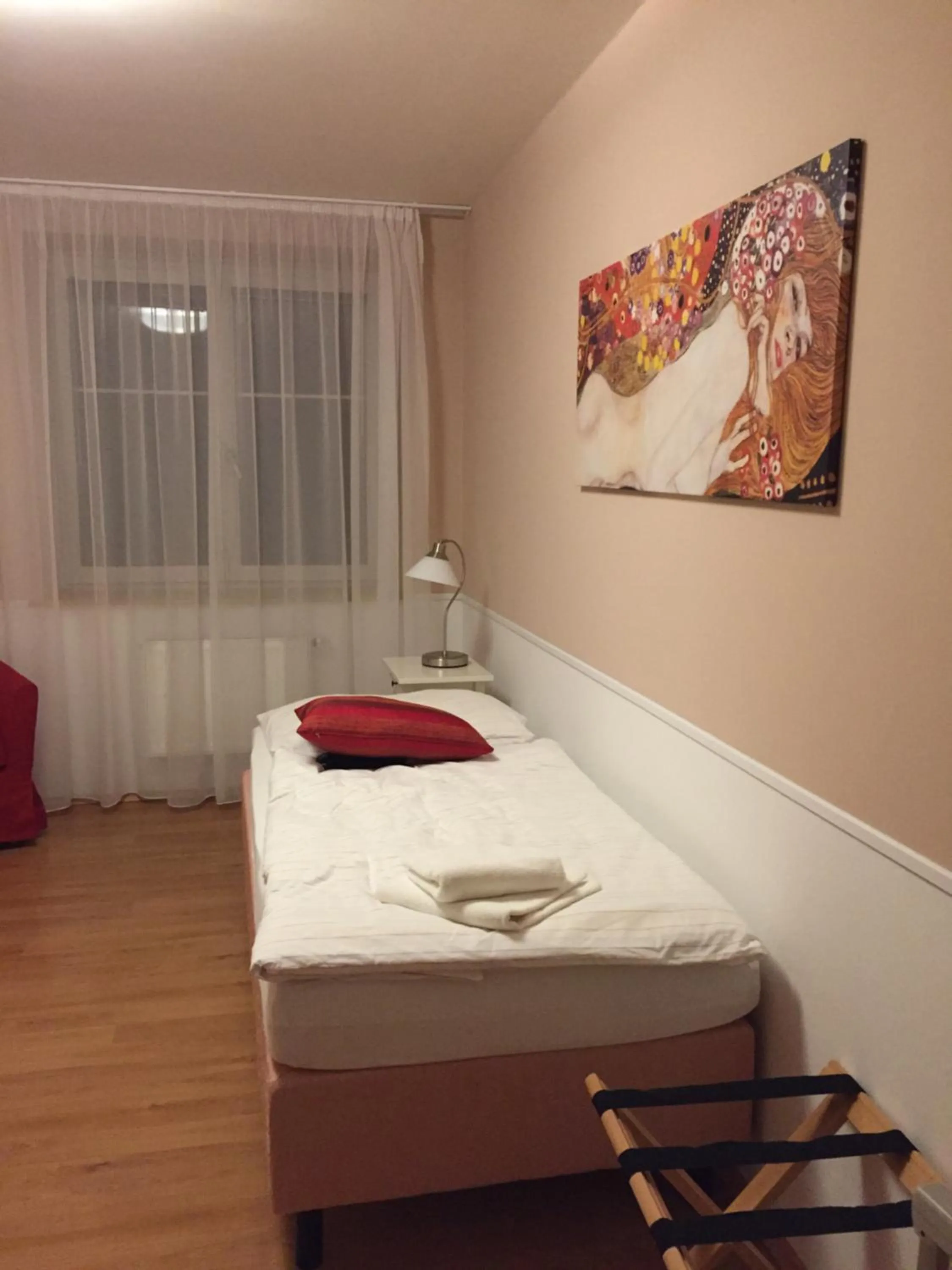 Bedroom, Bed in Hotel Atrium