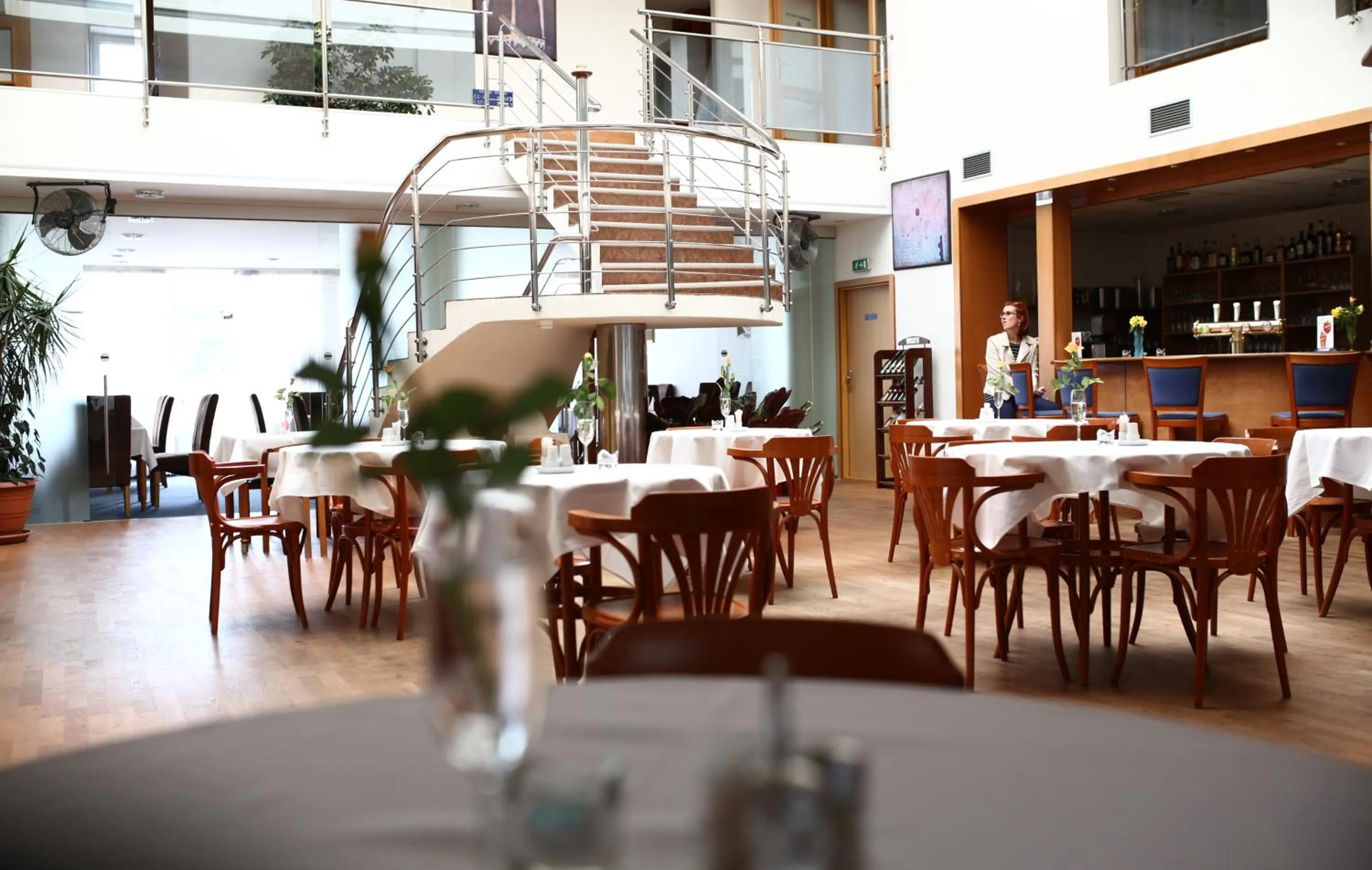 Restaurant/places to eat in Hotel Atrium