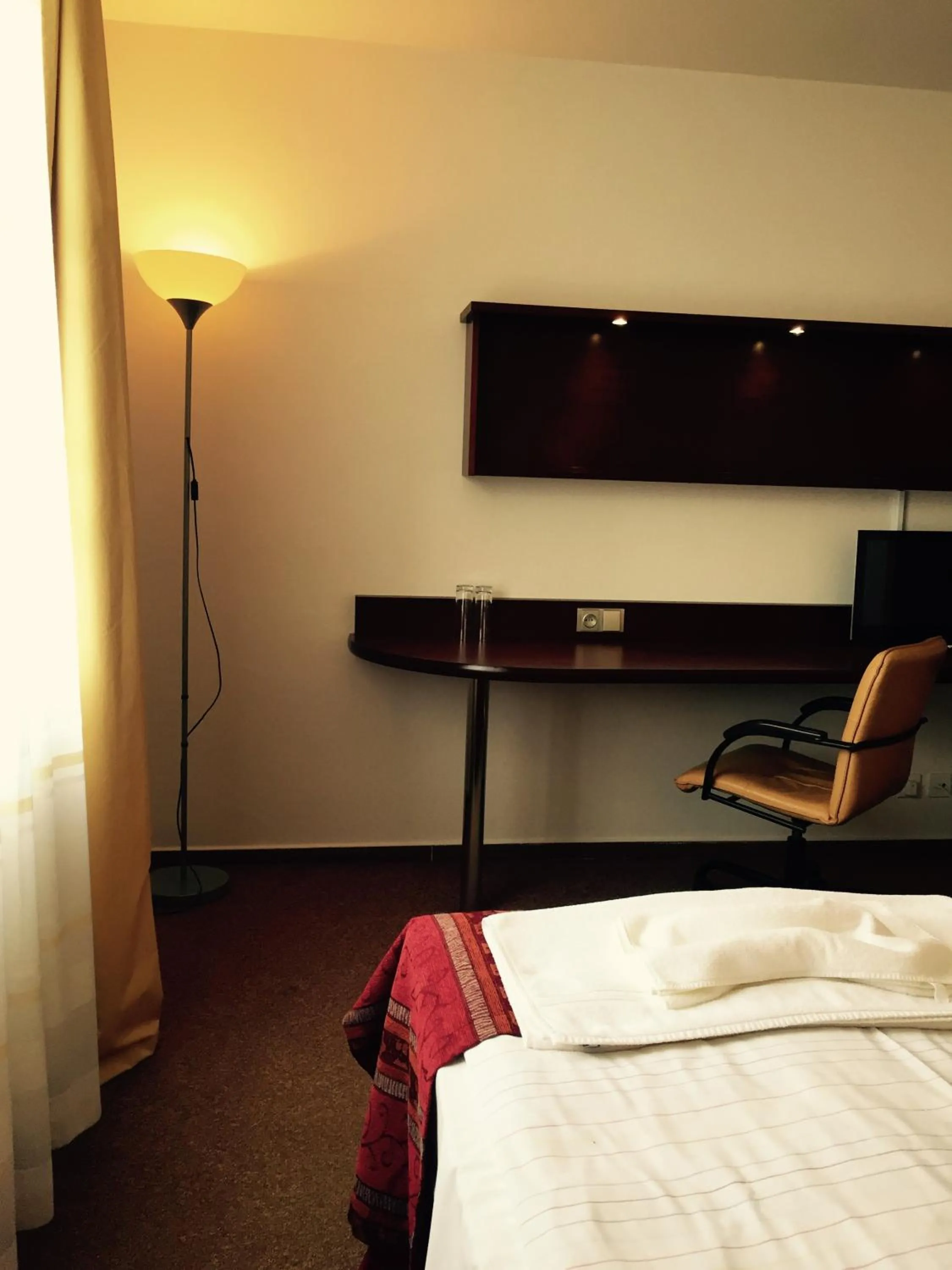 Photo of the whole room, Bed in Hotel Atrium